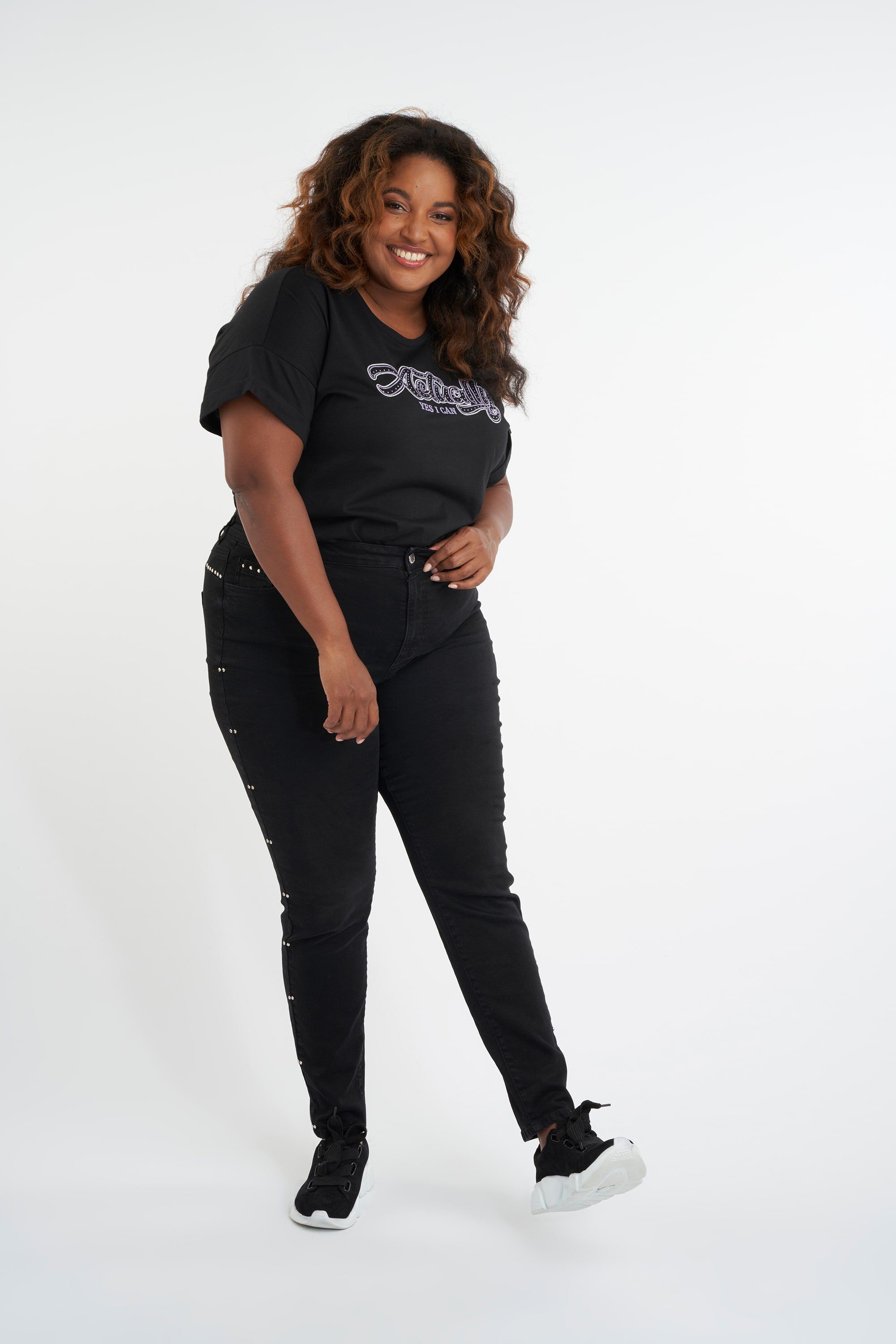 Jean avec clous  image number 0