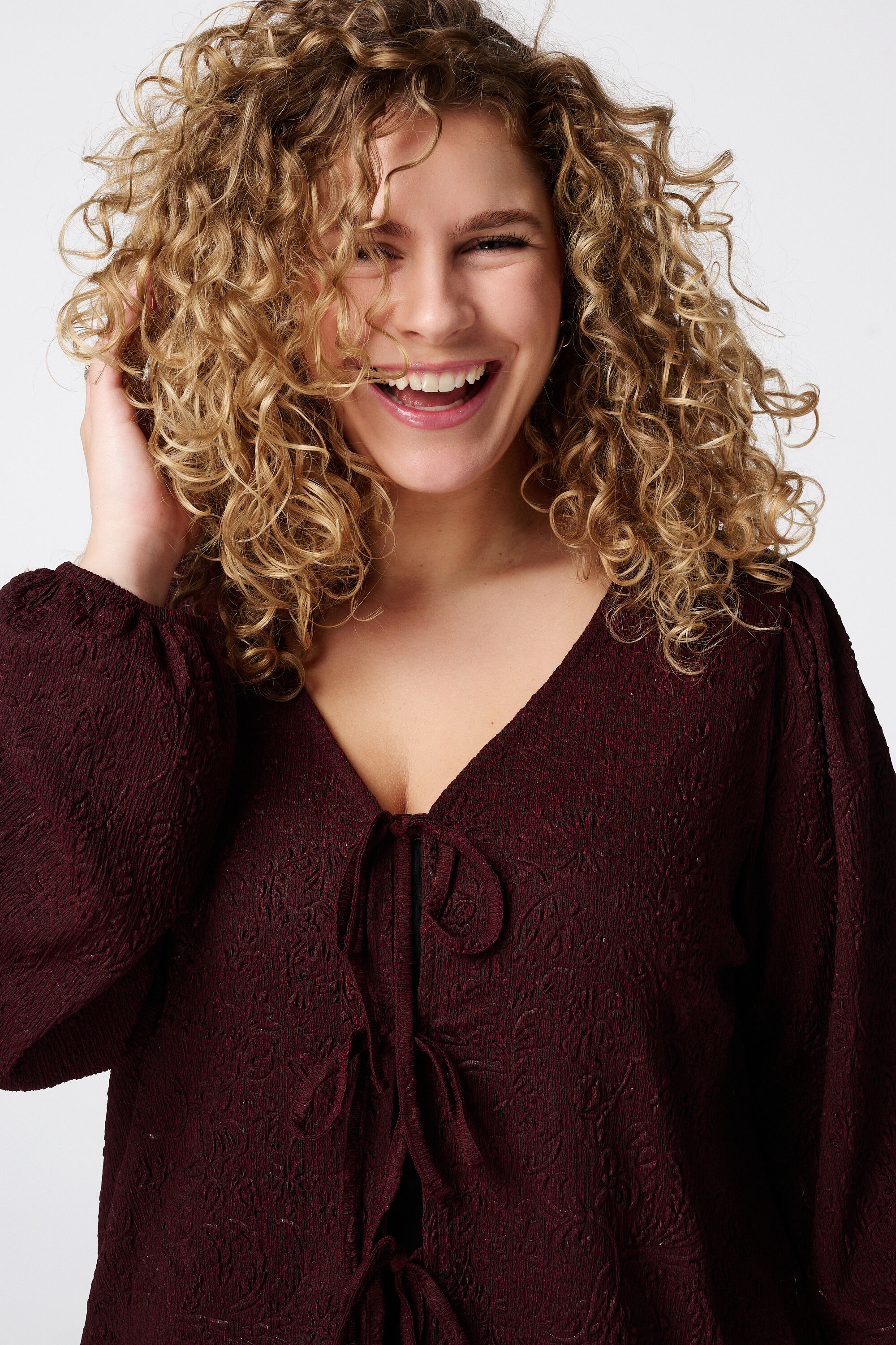 Haut avec d&eacute;tails en forme de n&oelig;ud image number 4