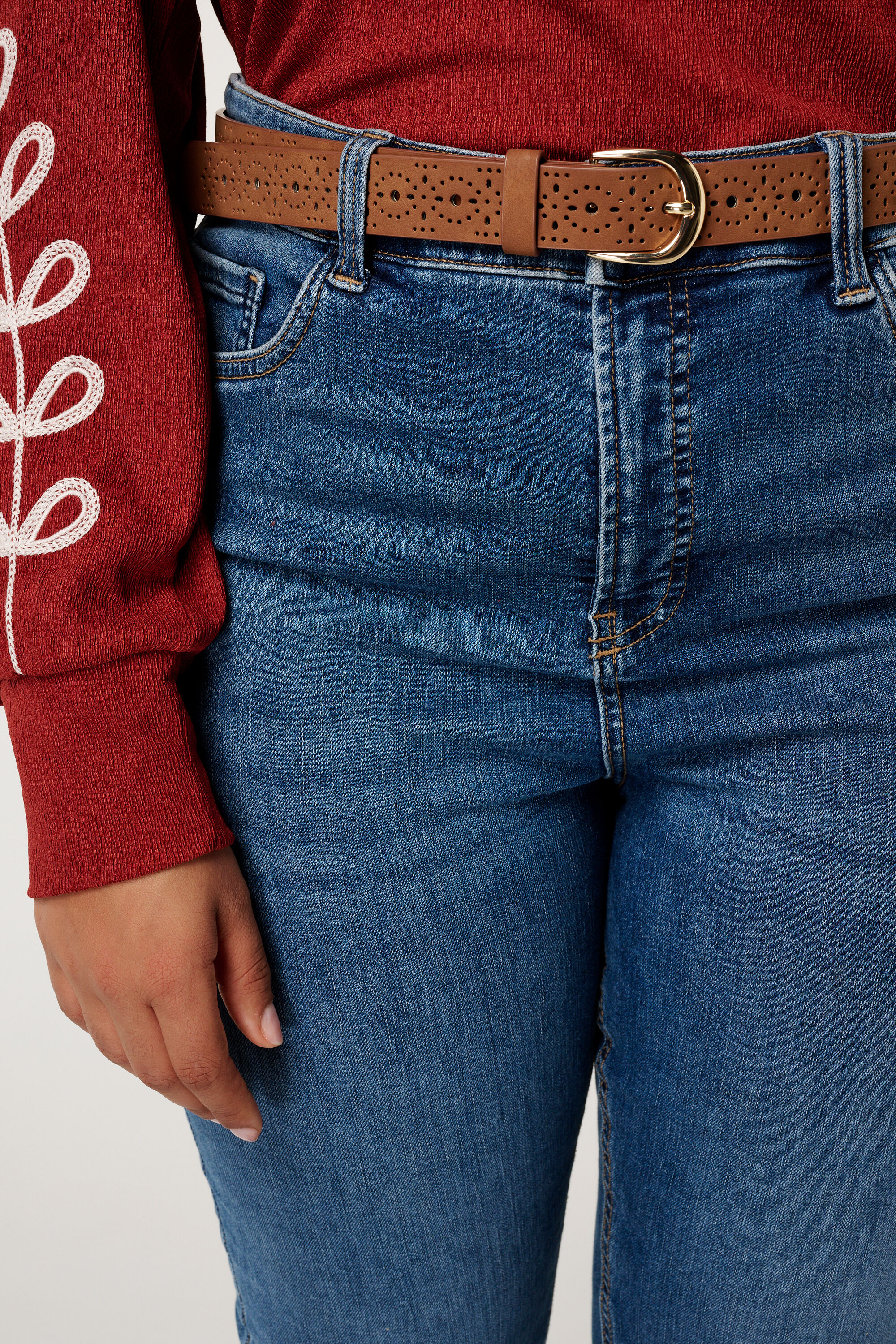 Ceinture avec motifs perfor&eacute;s image number 3