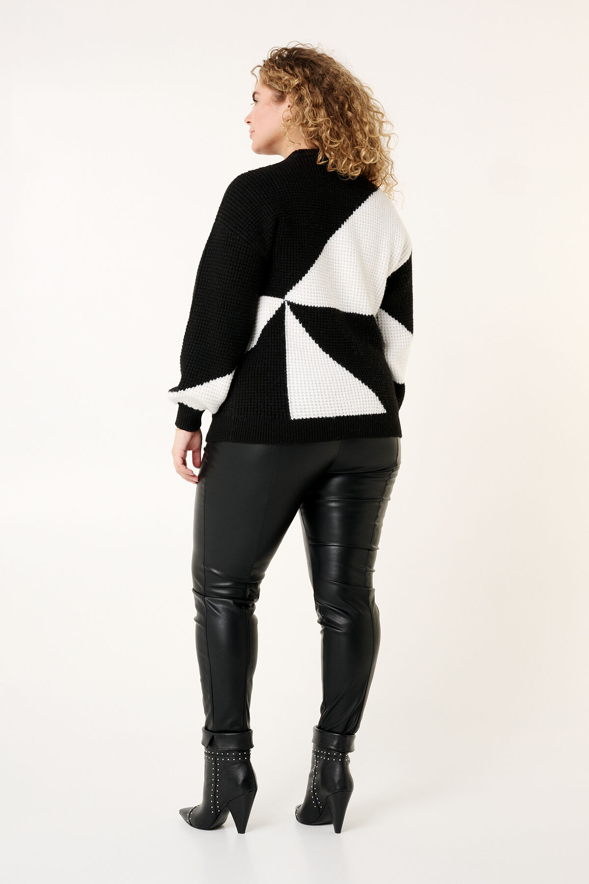 Pull en maille bicolore image number 3