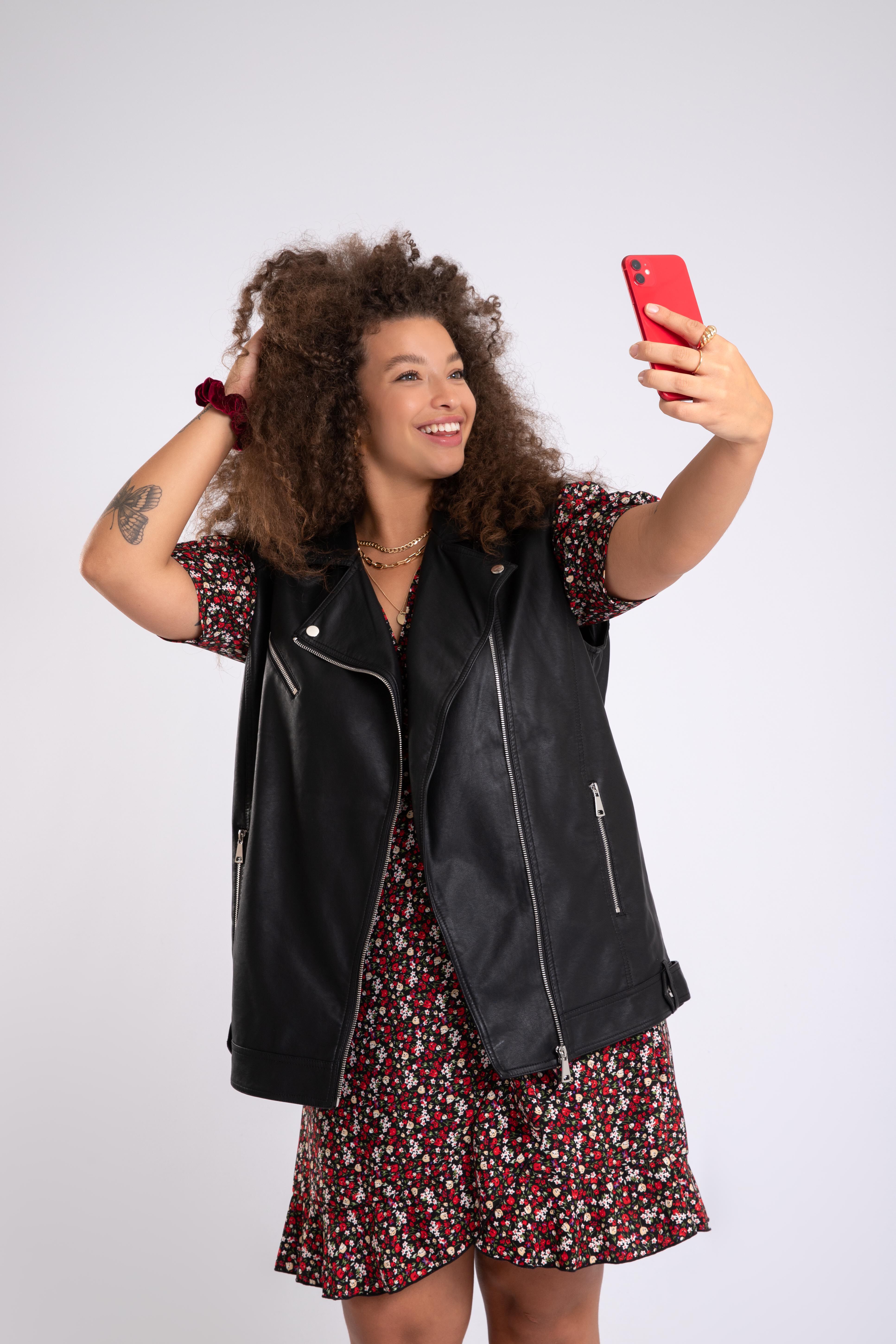 Gilet en similicuir  image number 6