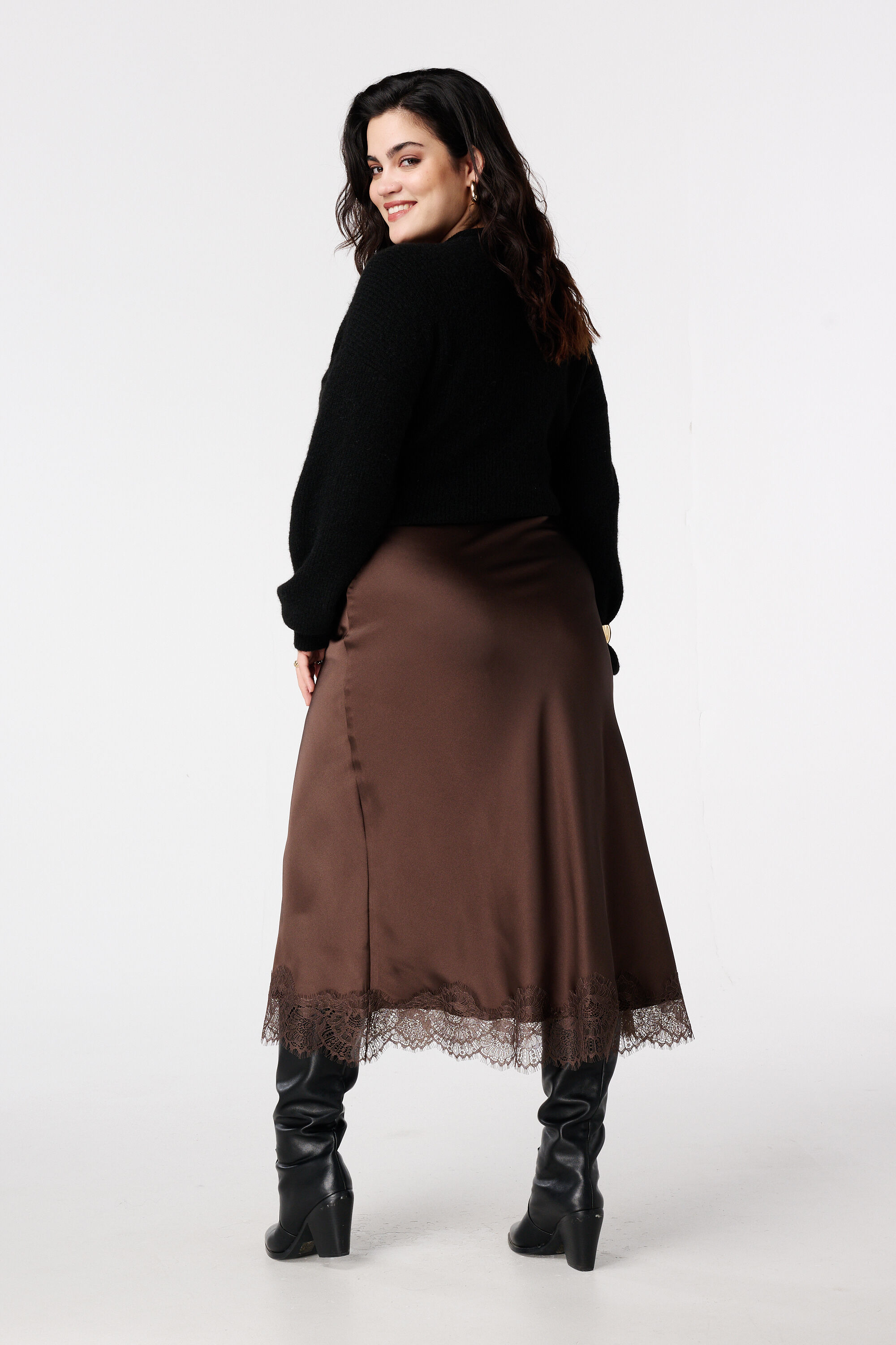 Jupe effet satin avec d&eacute;tail dentelle image number 3