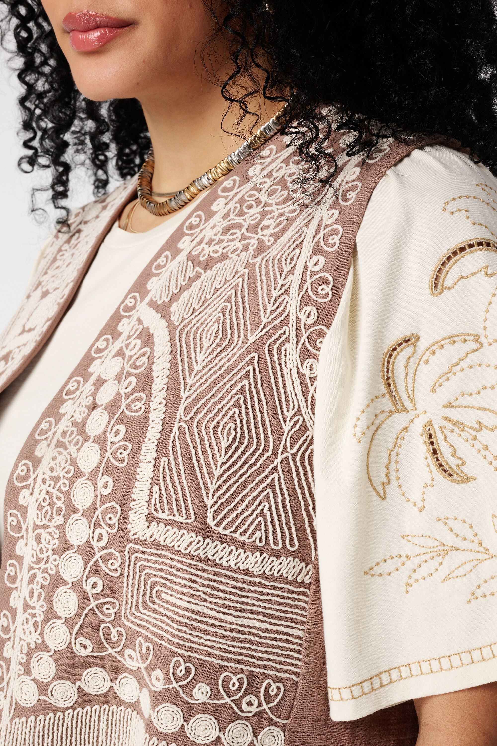 Gilet avec broderie image number 6