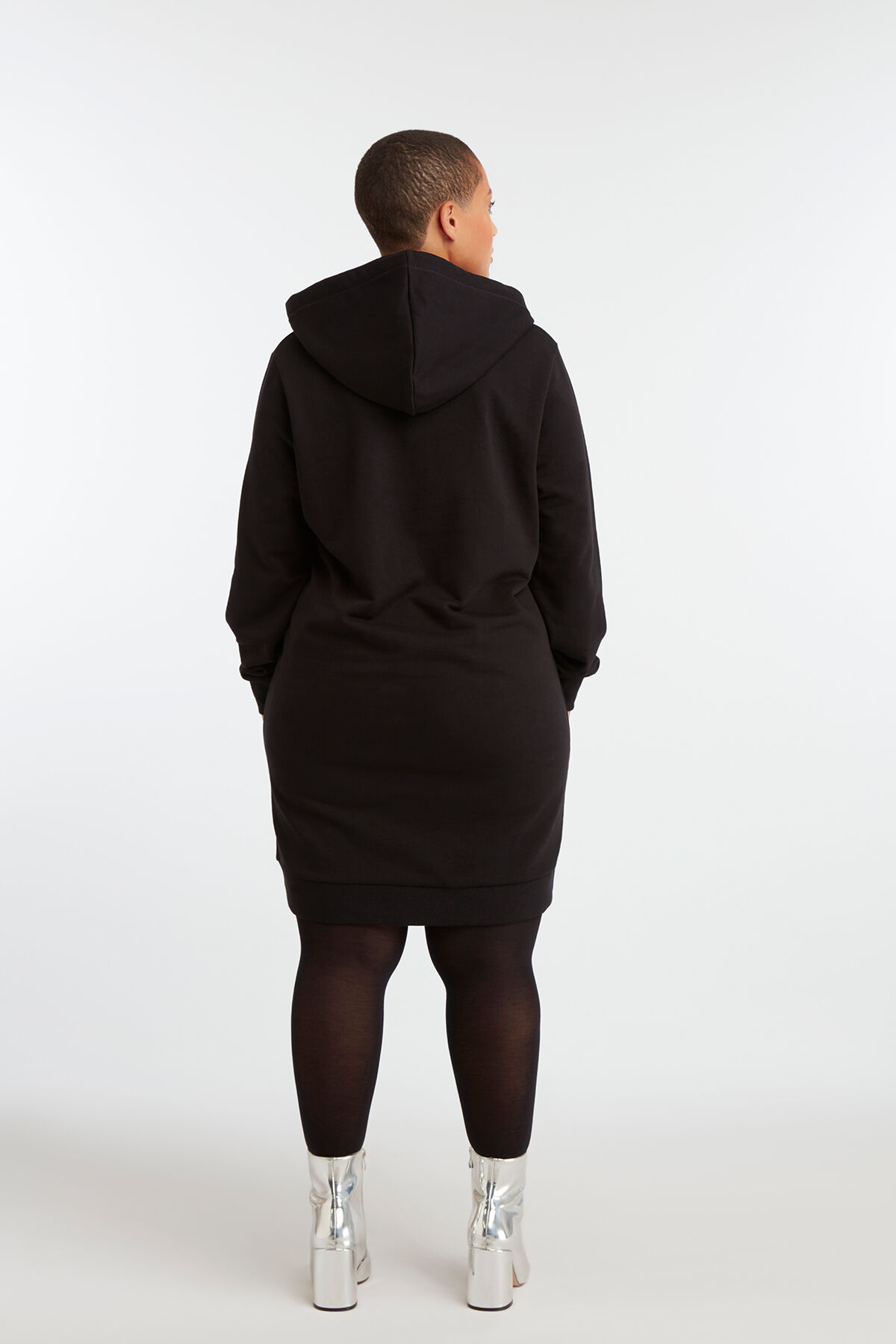 Robe pull image number 6