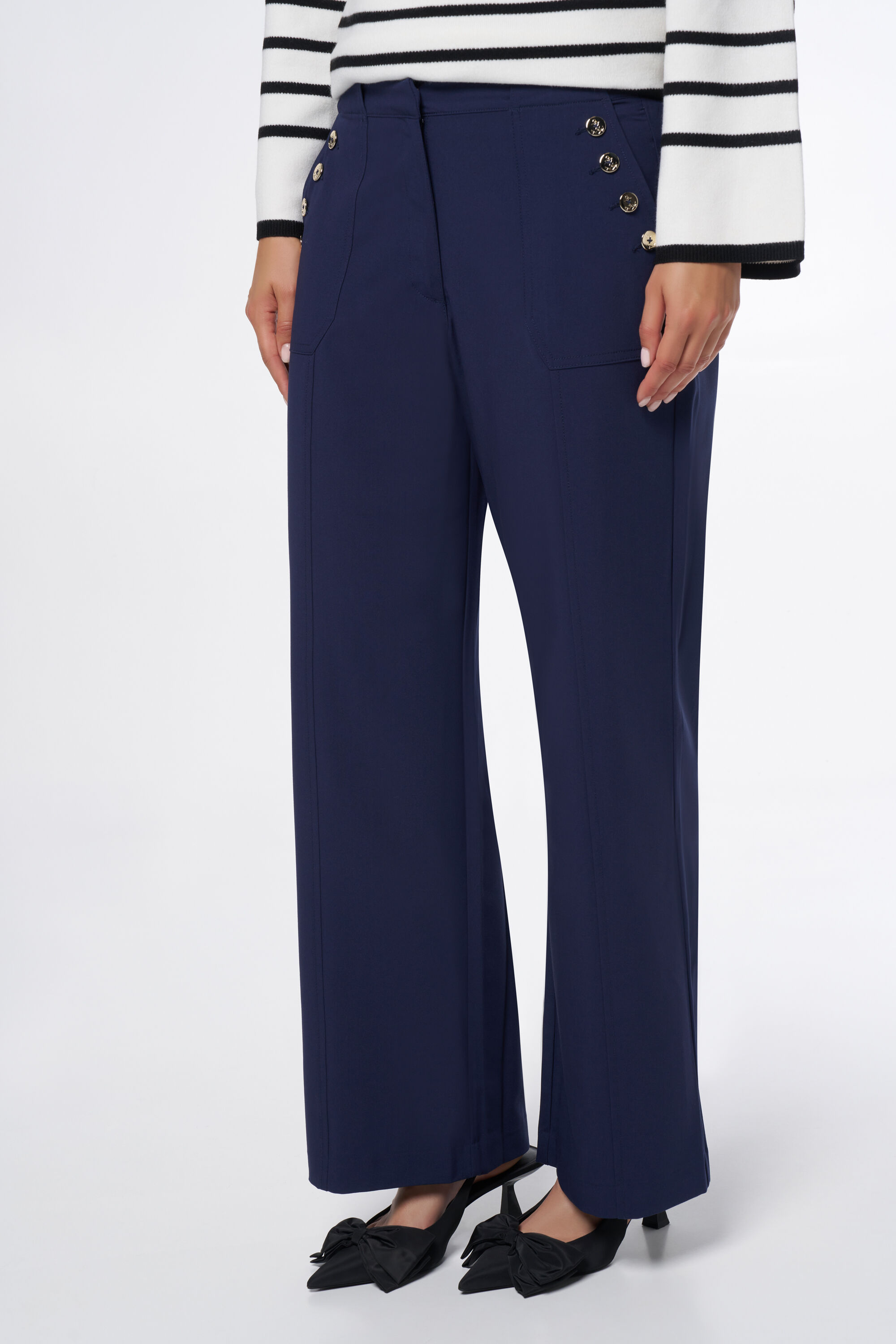 Pantalon &agrave; jambes larges avec boutons fantaisie image number 5