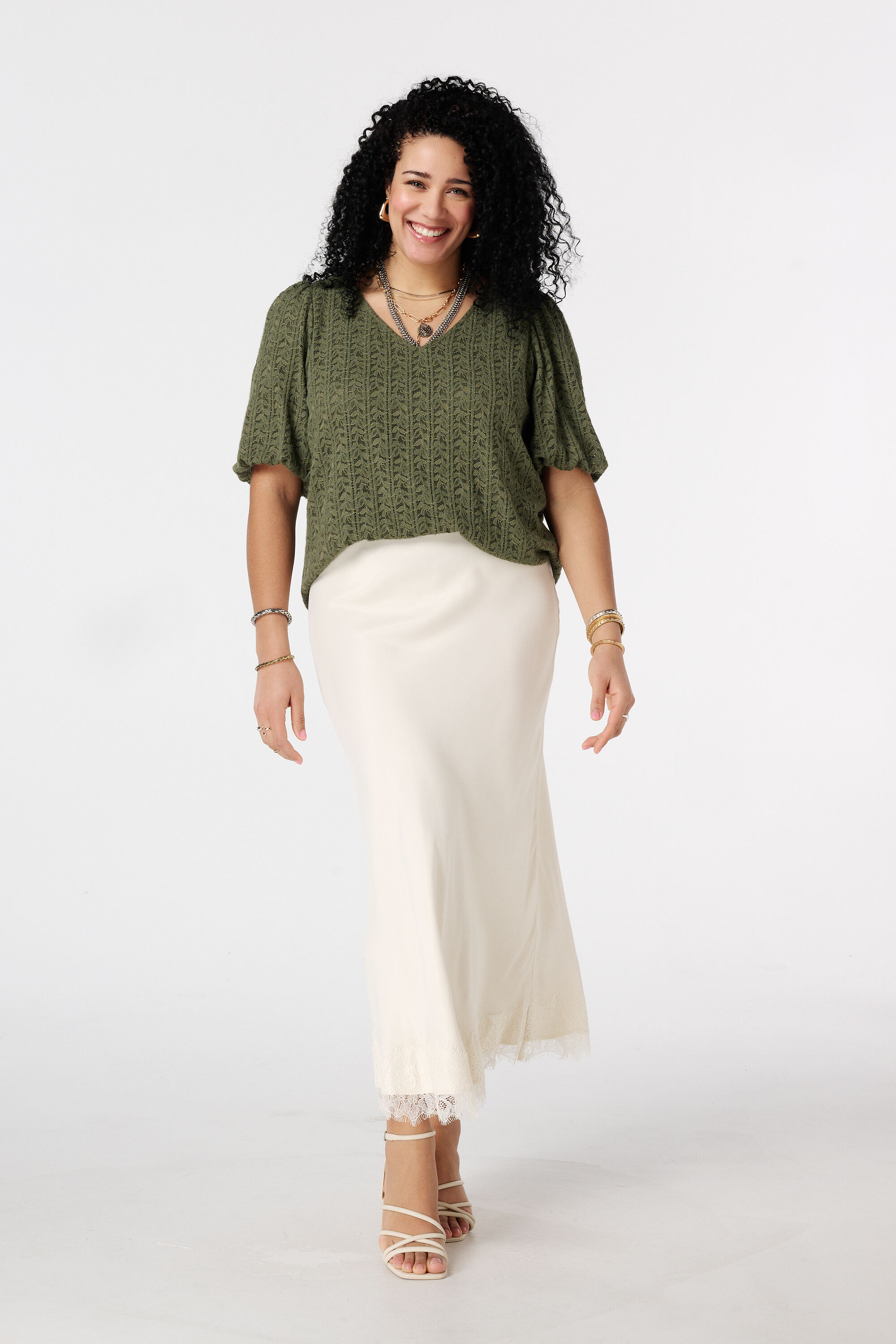 Top en dentelle avec manches bouffantes image number 5