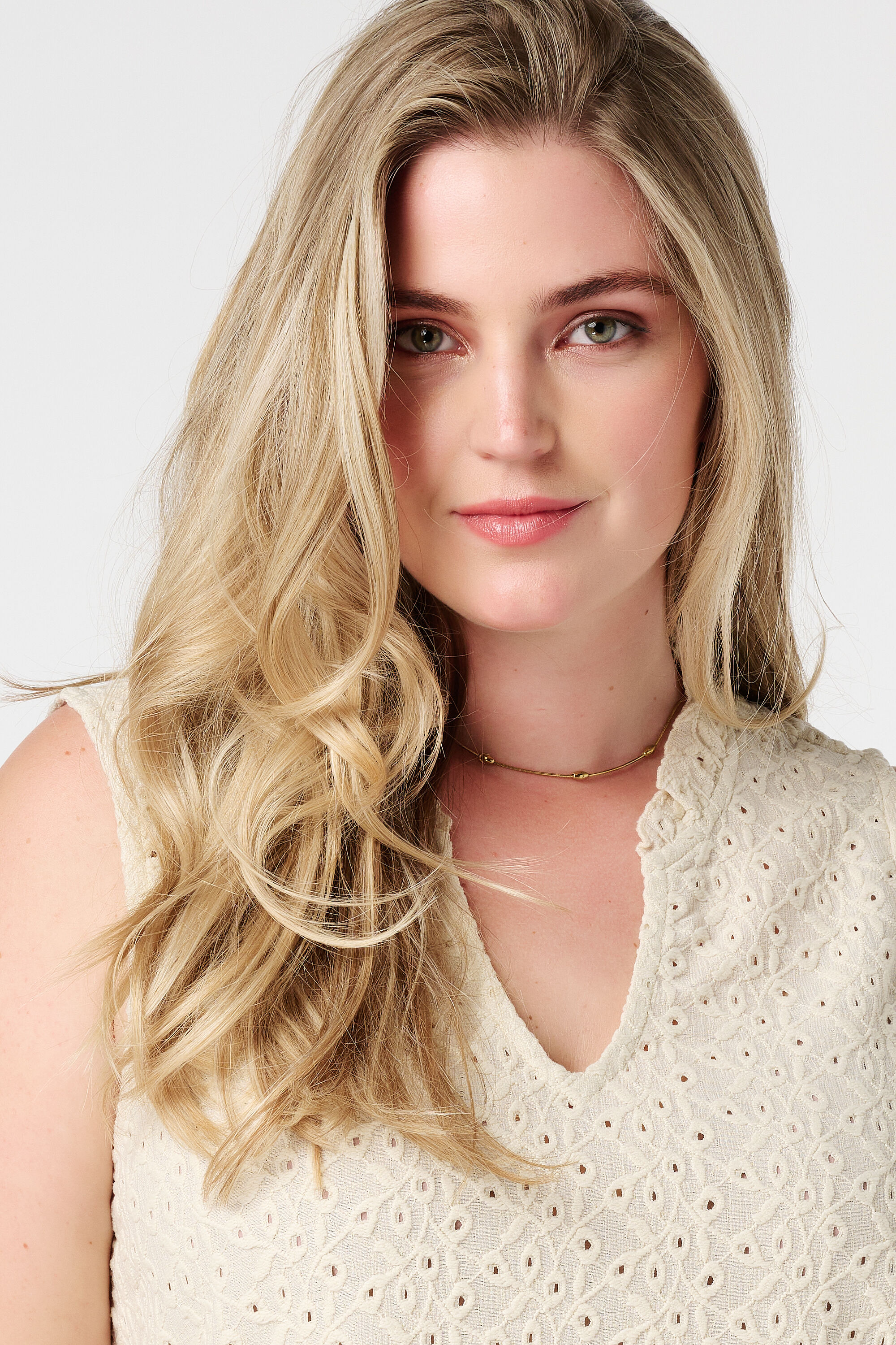 Top brod&eacute; sans manches image number 4