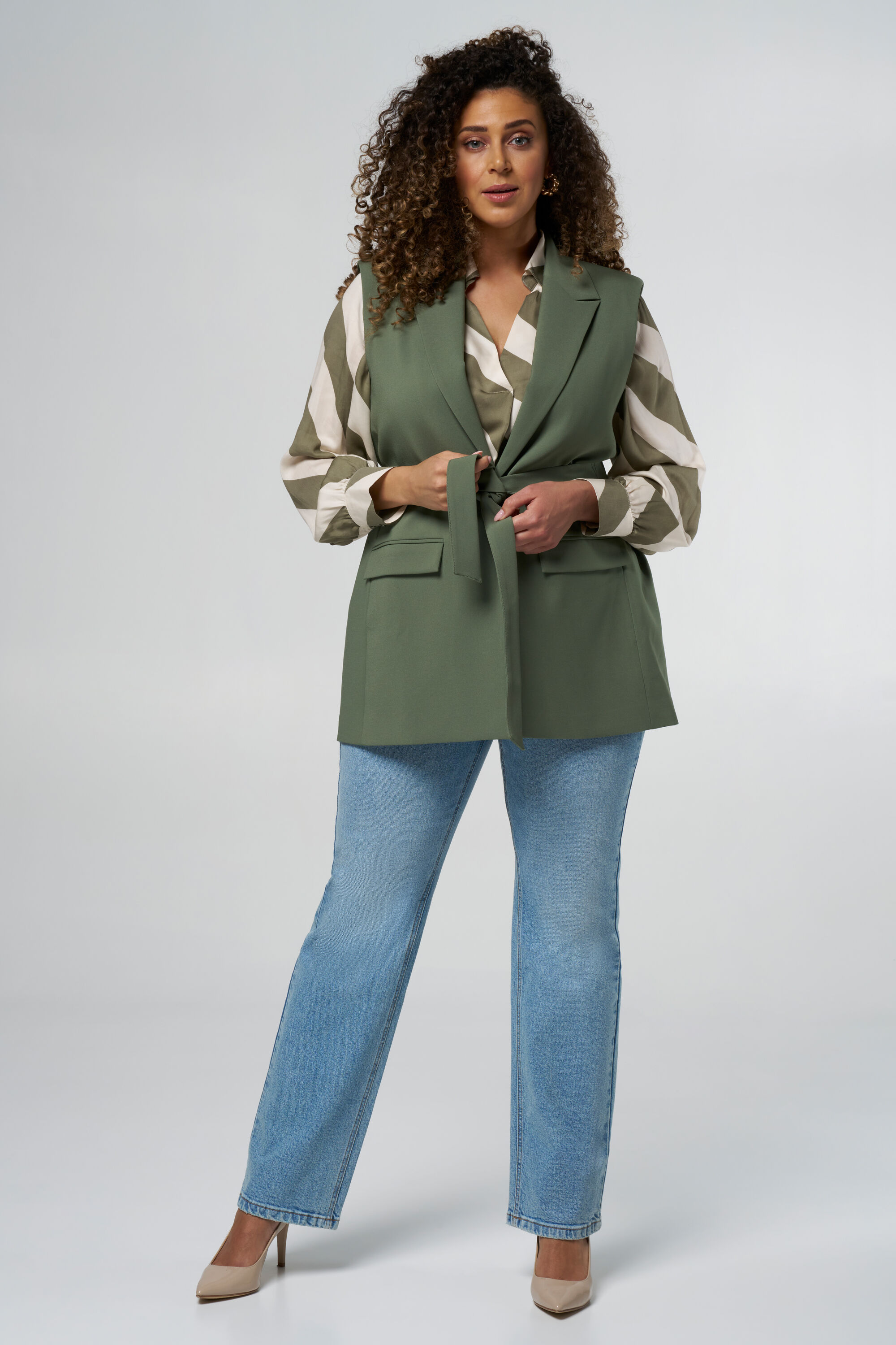 Gilet avec ceinture assortie image number 5