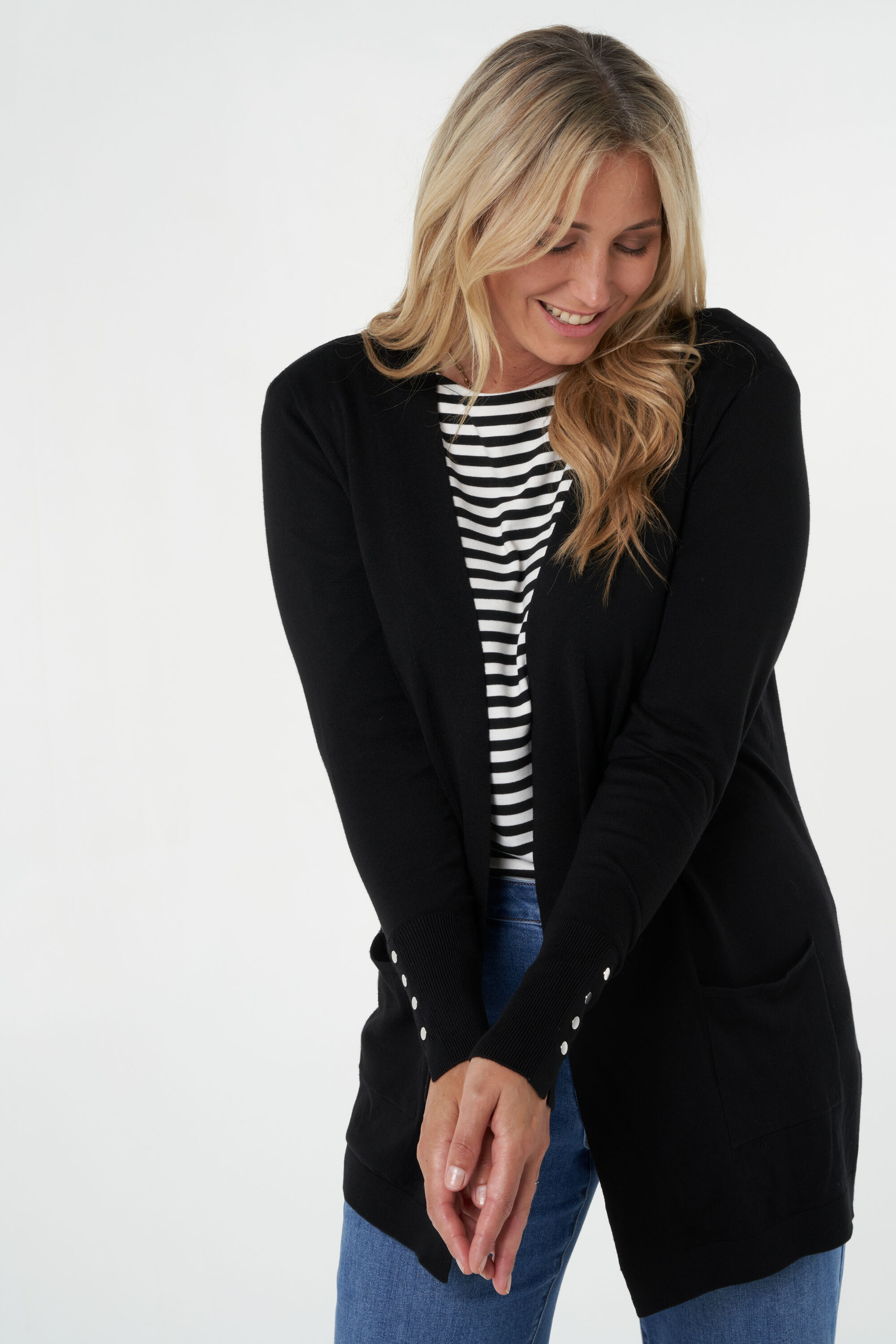 Gilet tricot&eacute; avec poches image number 6