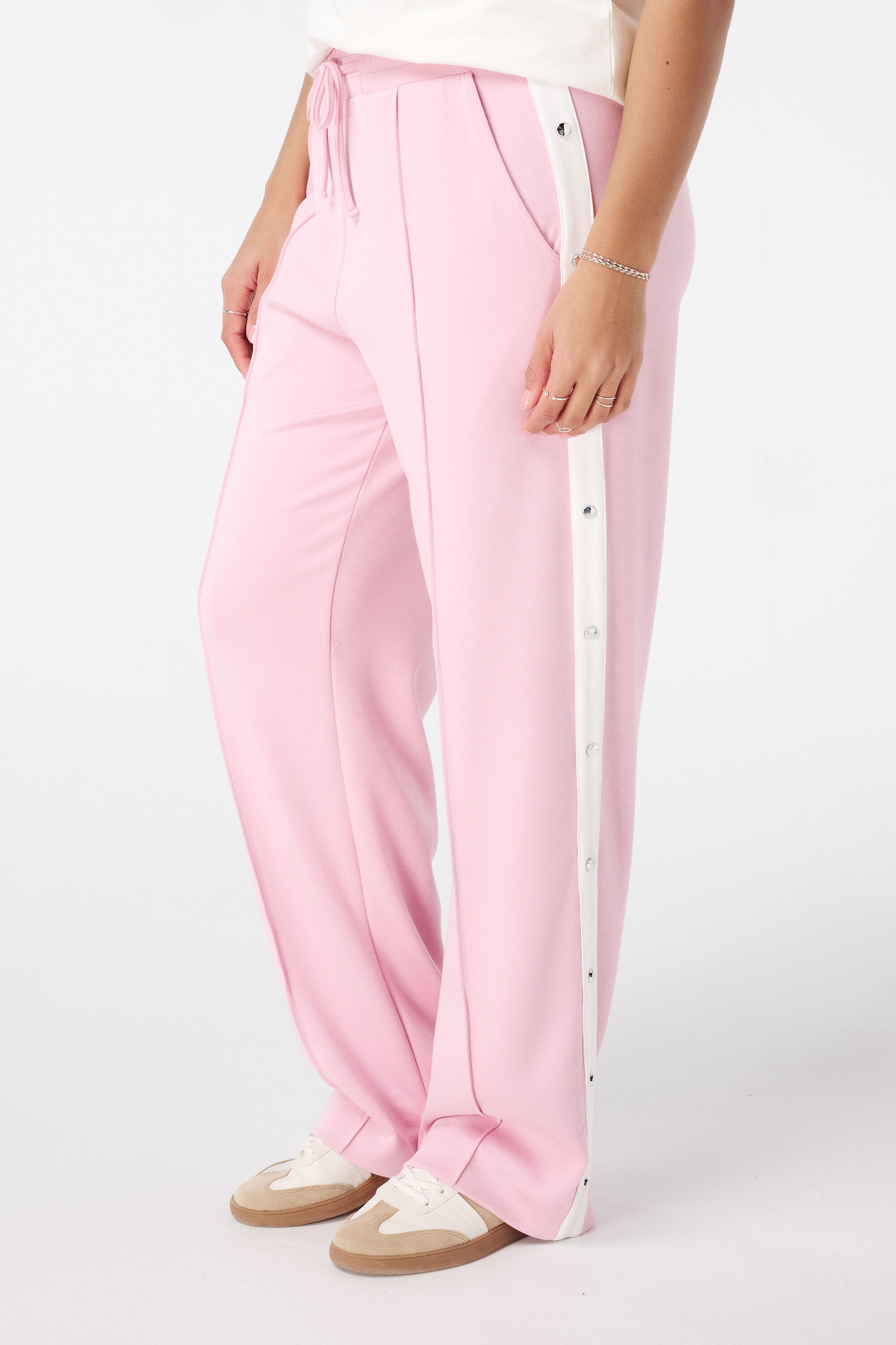 Pantalon avec rayures contrastantes image number 5