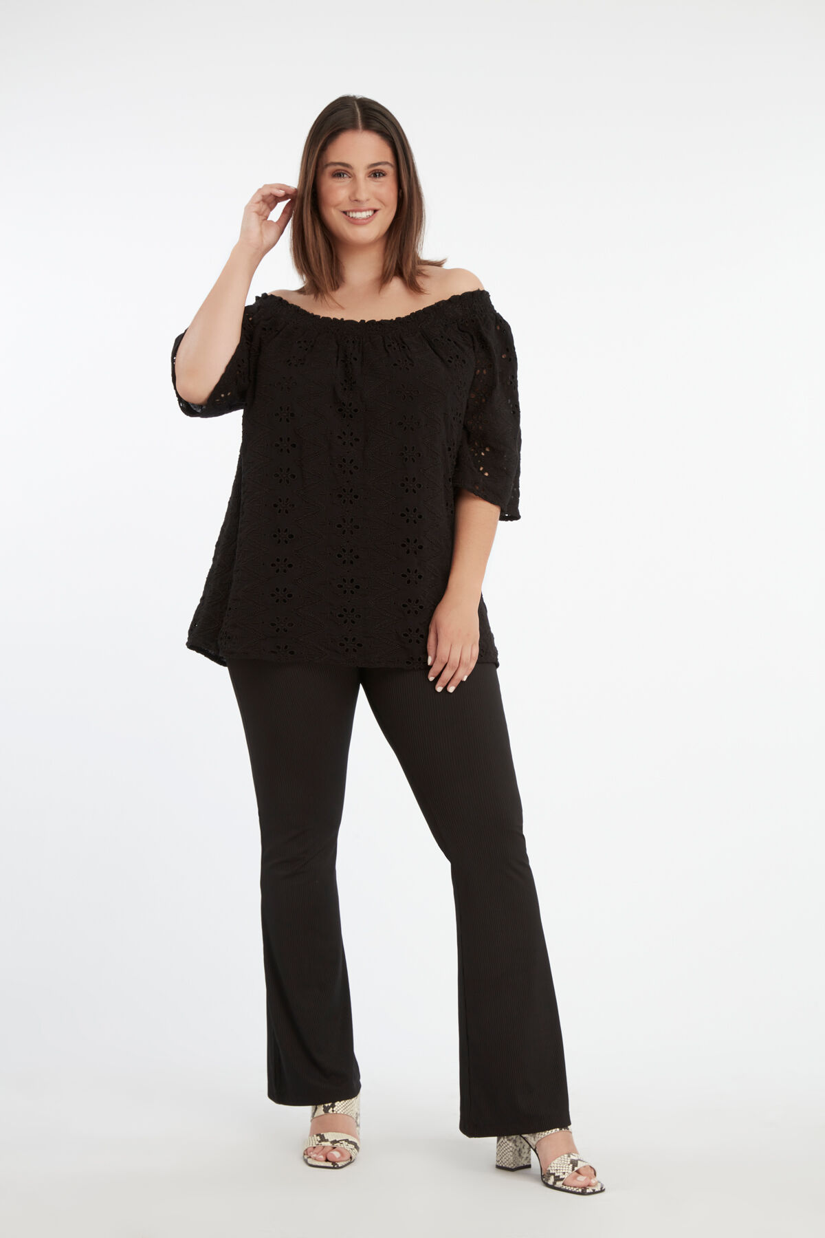 Haut ajour&eacute; &agrave; &eacute;paules d&eacute;nud&eacute;es image number 5