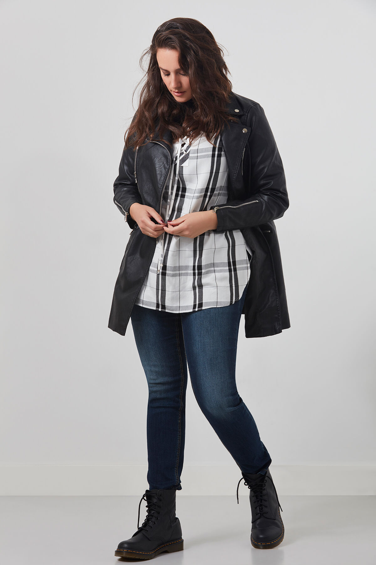 Chemisier &agrave; carreaux image number 4