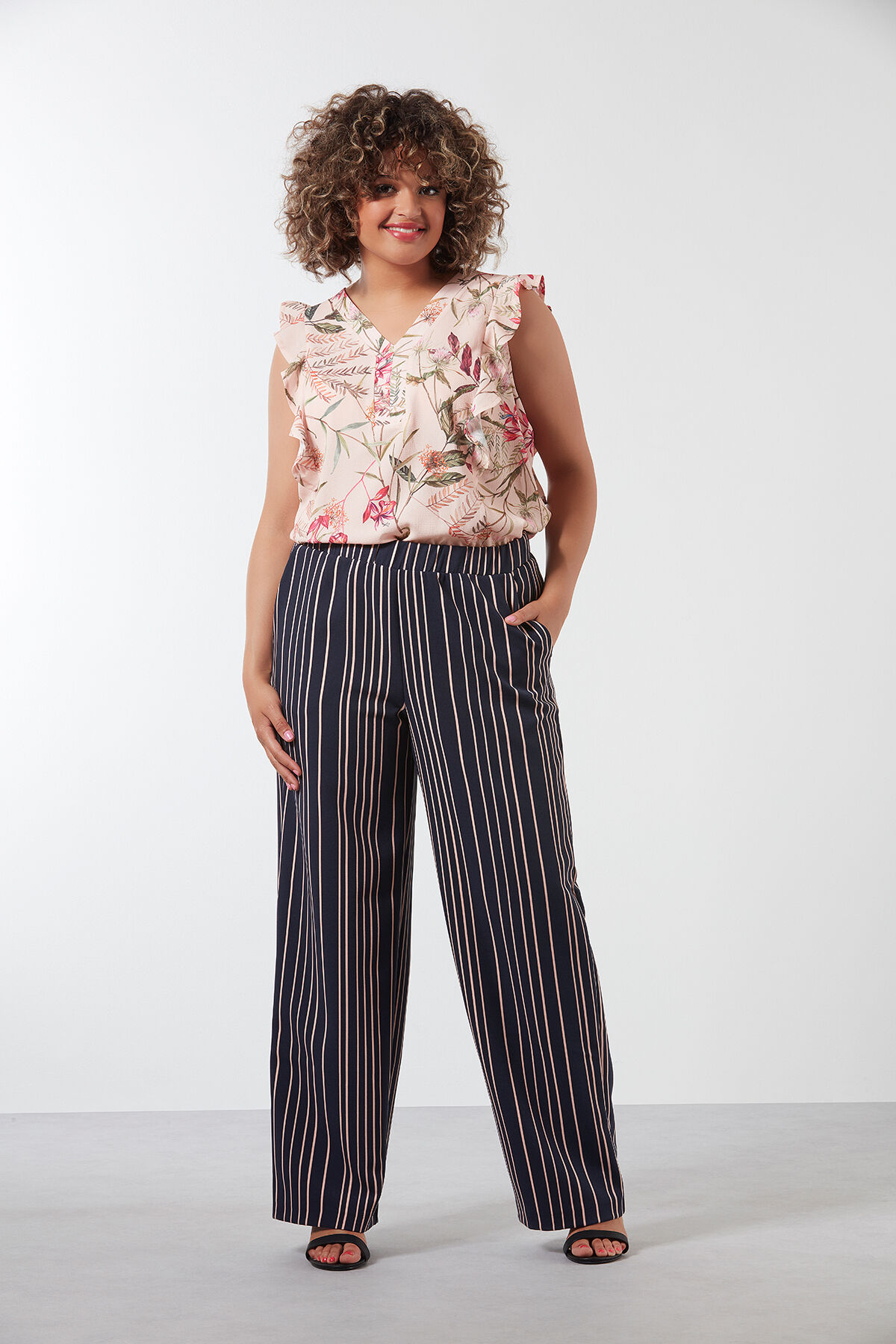 Pantalon ample ray&eacute;  image number 4