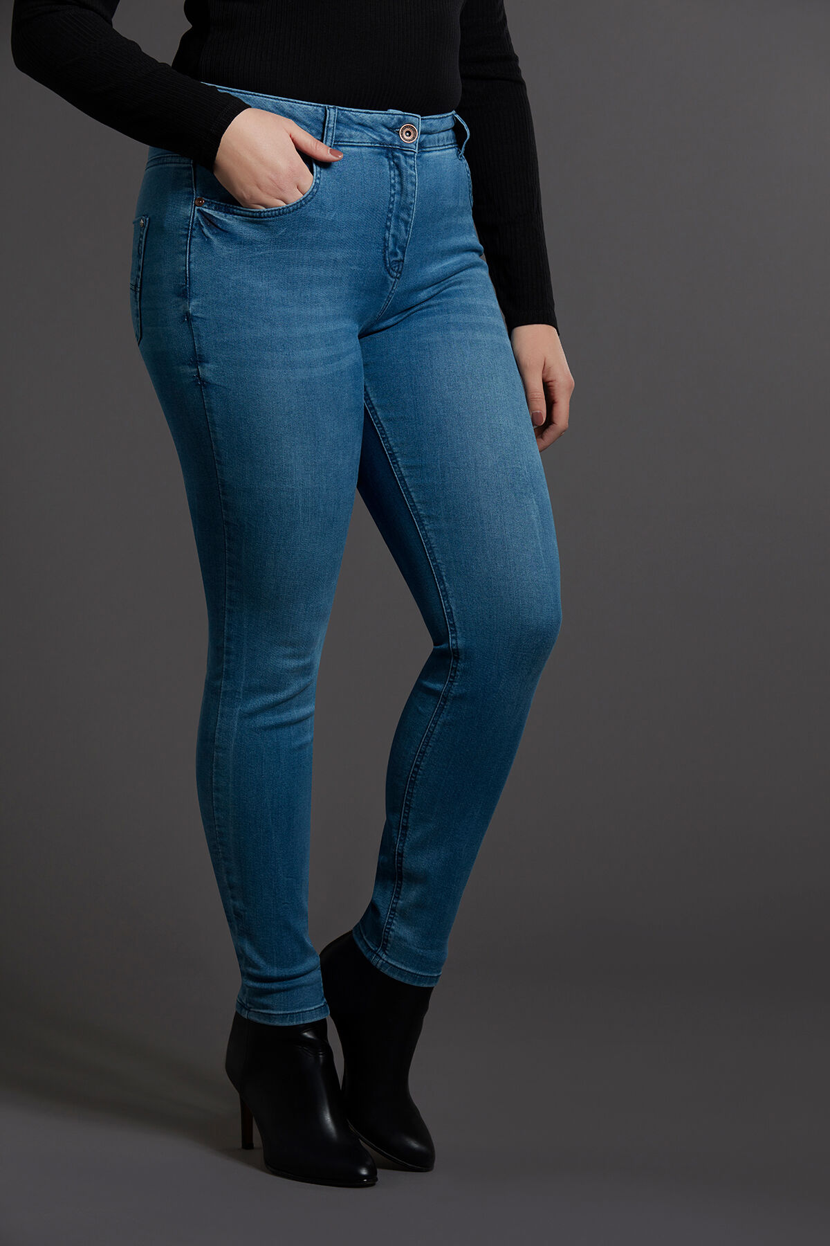 Jean Magic Simplicity SHAPES image number 4