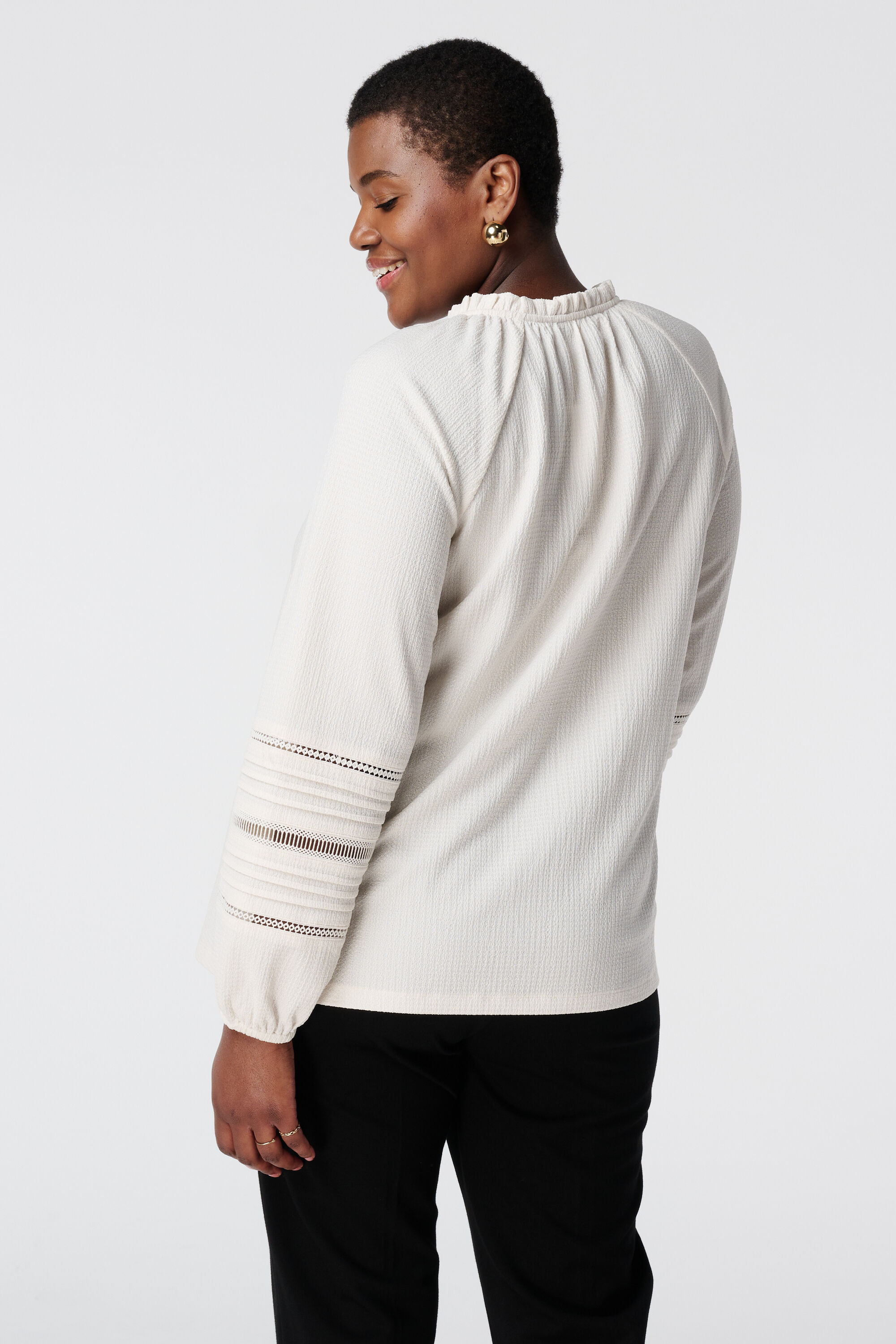 Haut avec d&eacute;tails brod&eacute;s image number 3