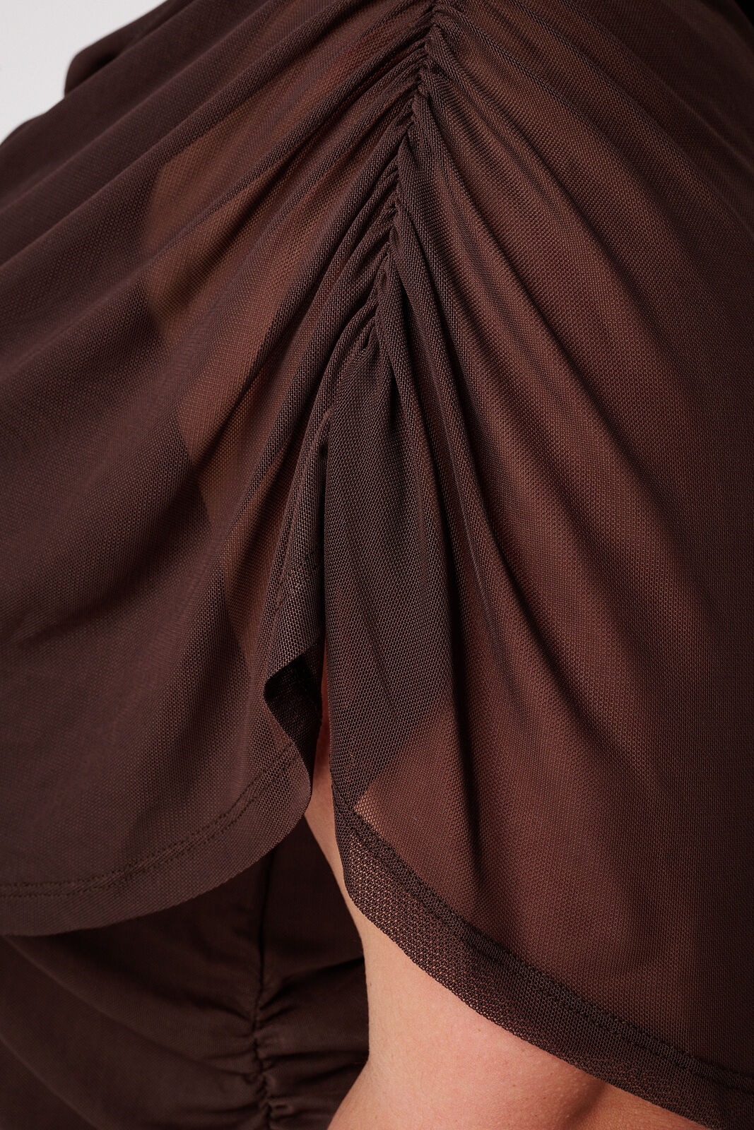 Top en mesh &agrave; manches drap&eacute;es image number 6