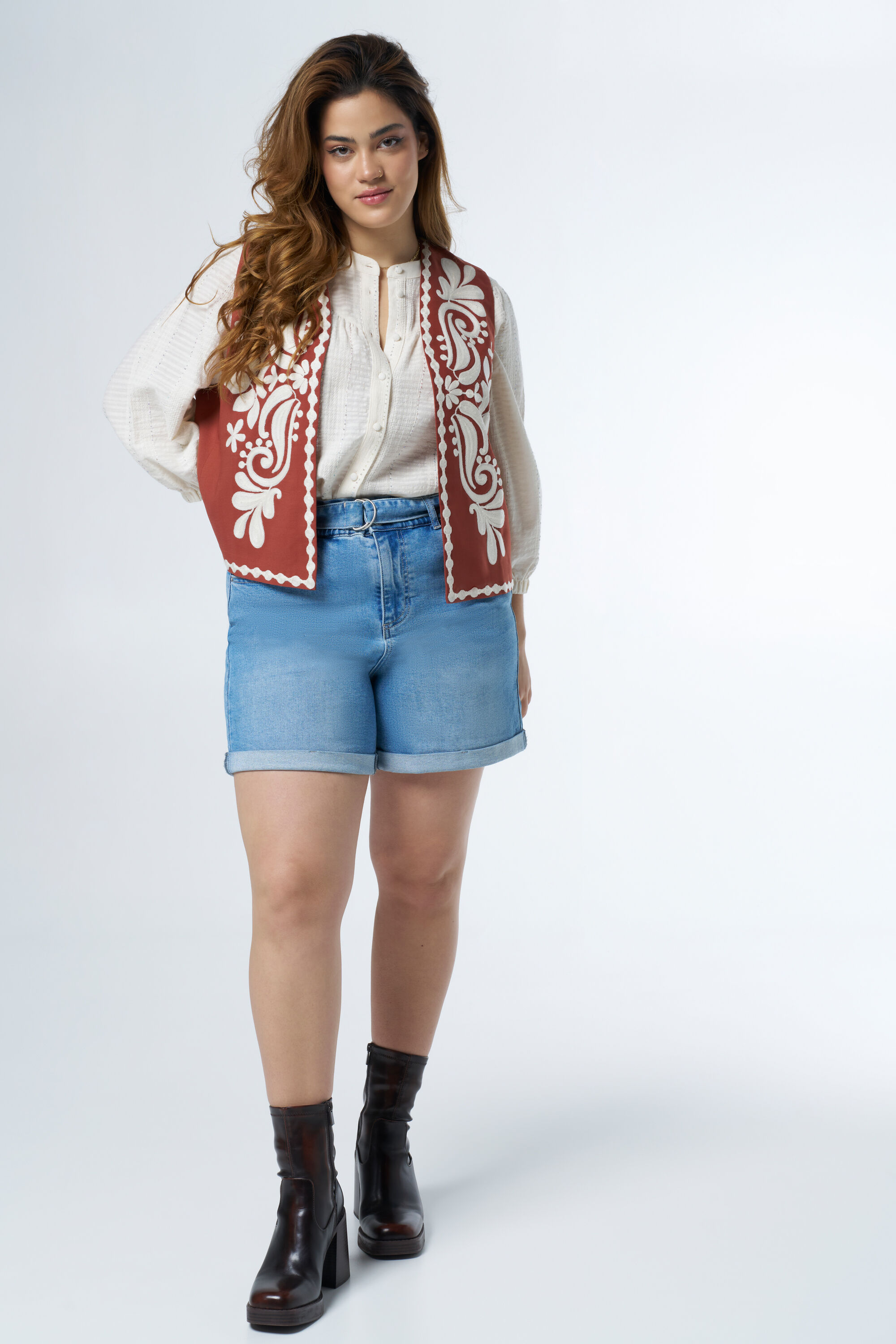 Gilet brod&eacute; image number 5