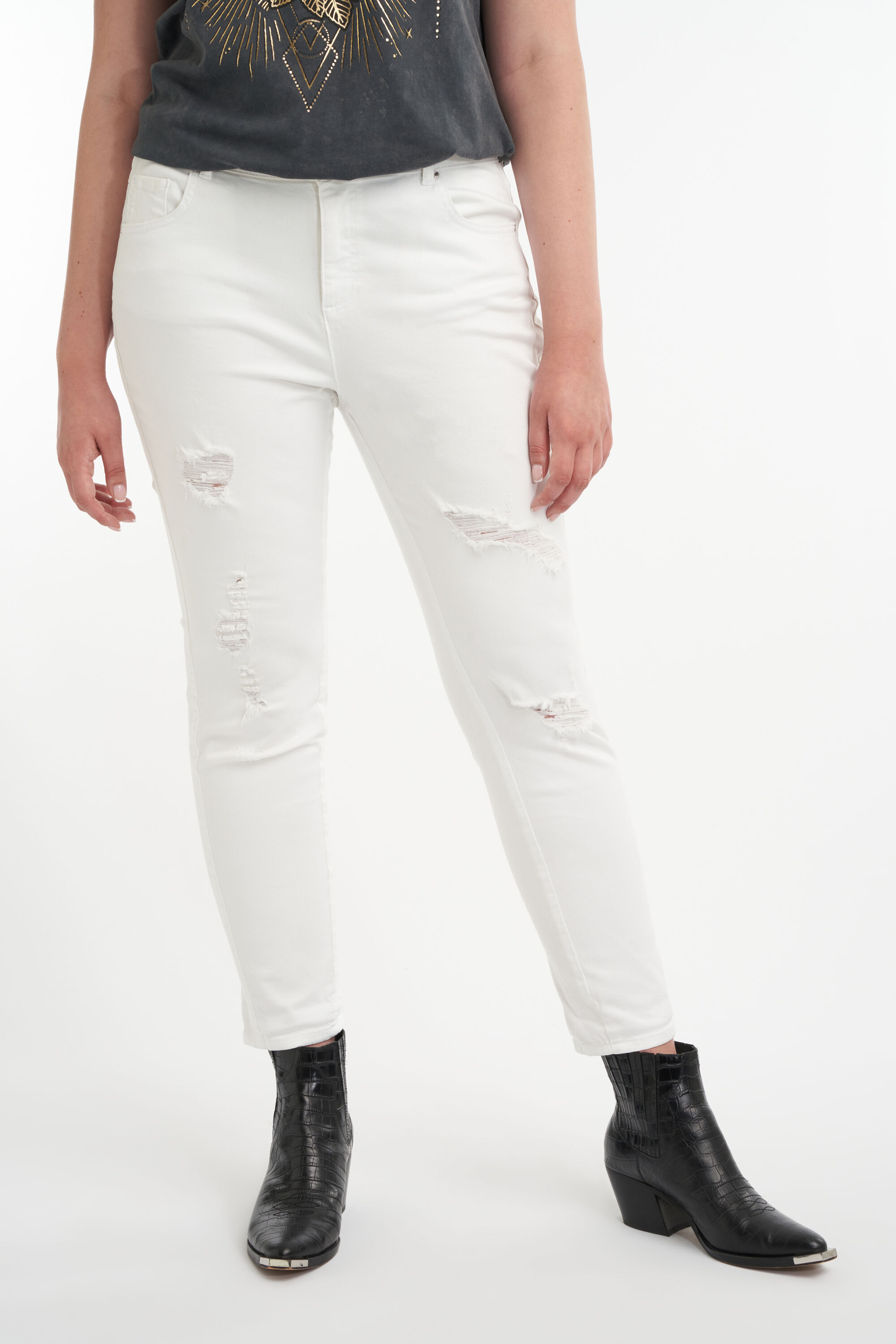 Jean aux d&eacute;cors d&eacute;chir&eacute;s image number 5