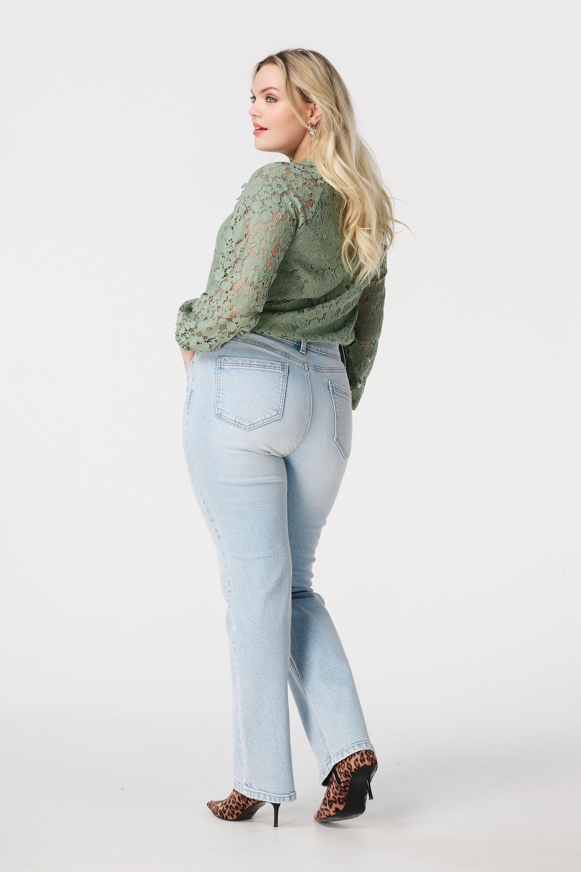 Jean &agrave; jambes droites ample image number 3