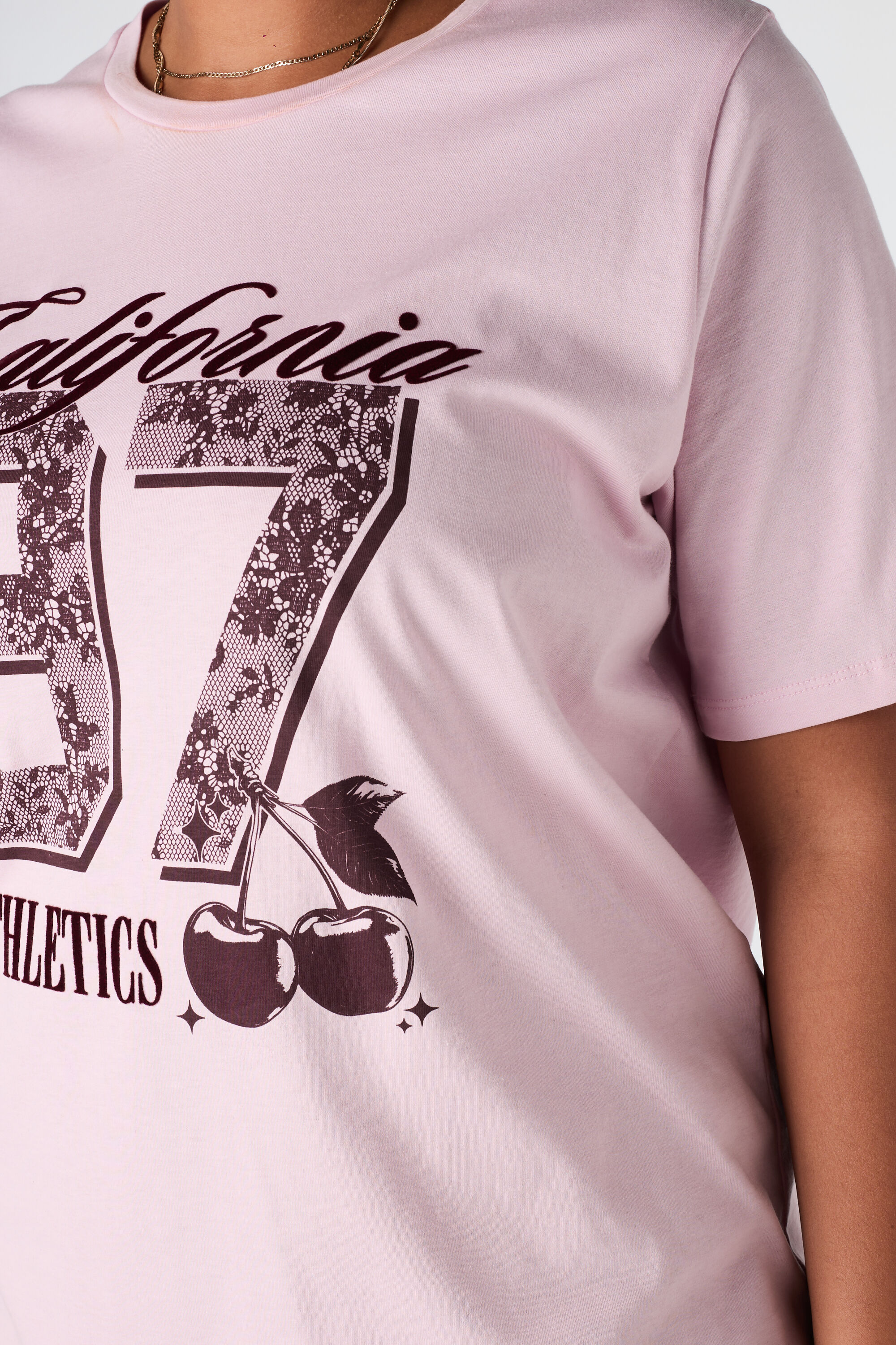 T shirt avec illustration en dentelle image number 6