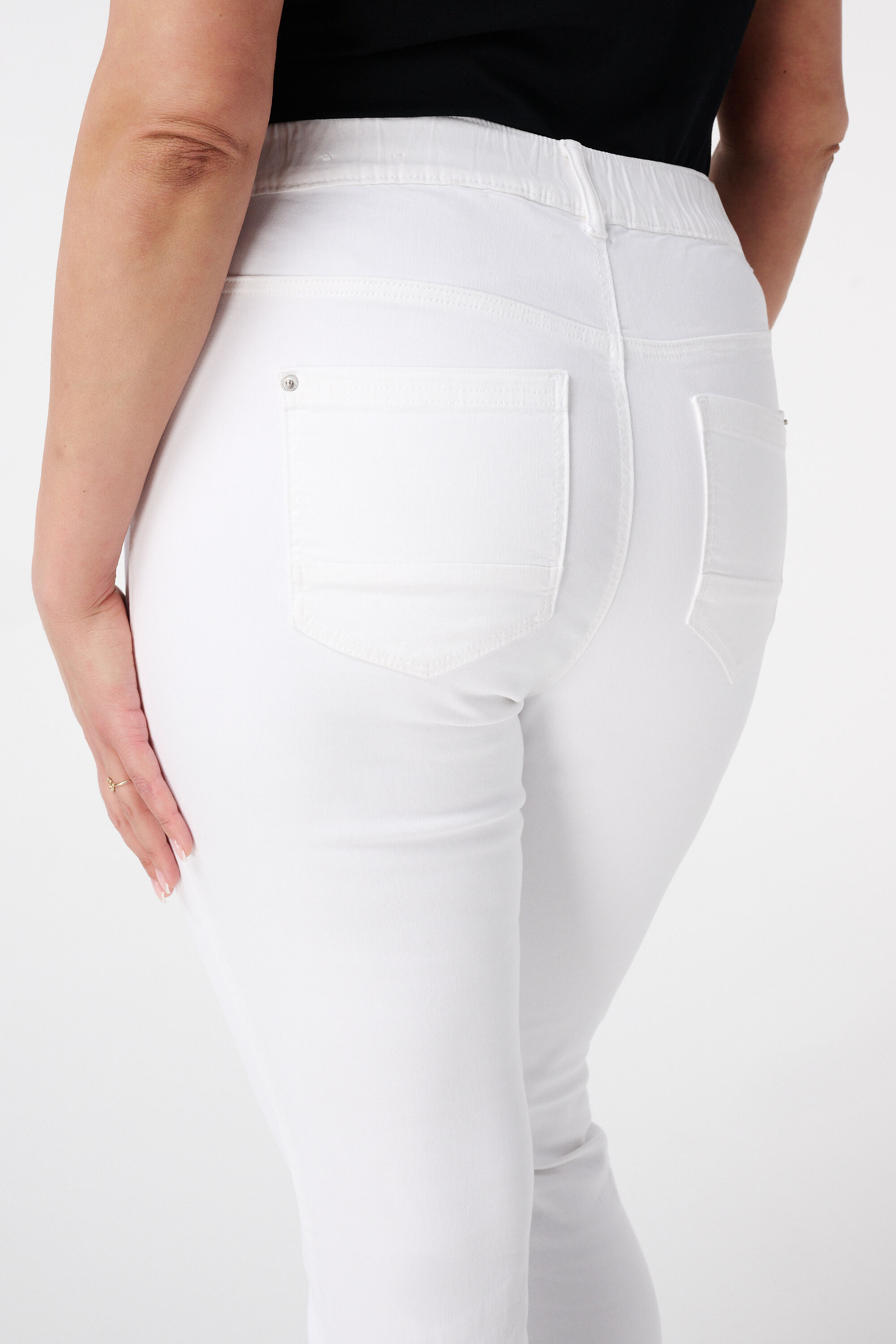 Tregging avec un look denim image number 4