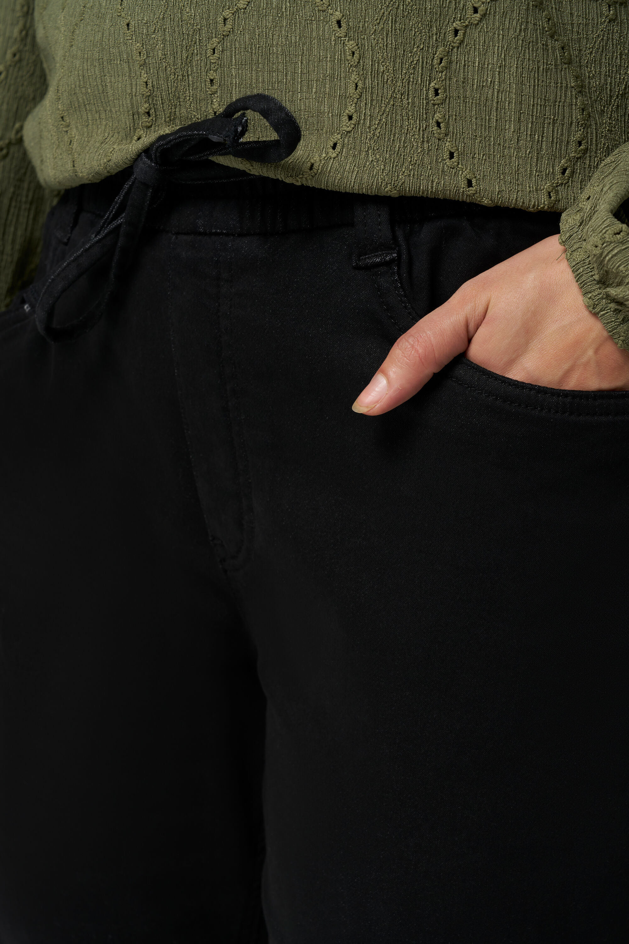 Pantalon jogger en denim image number 3