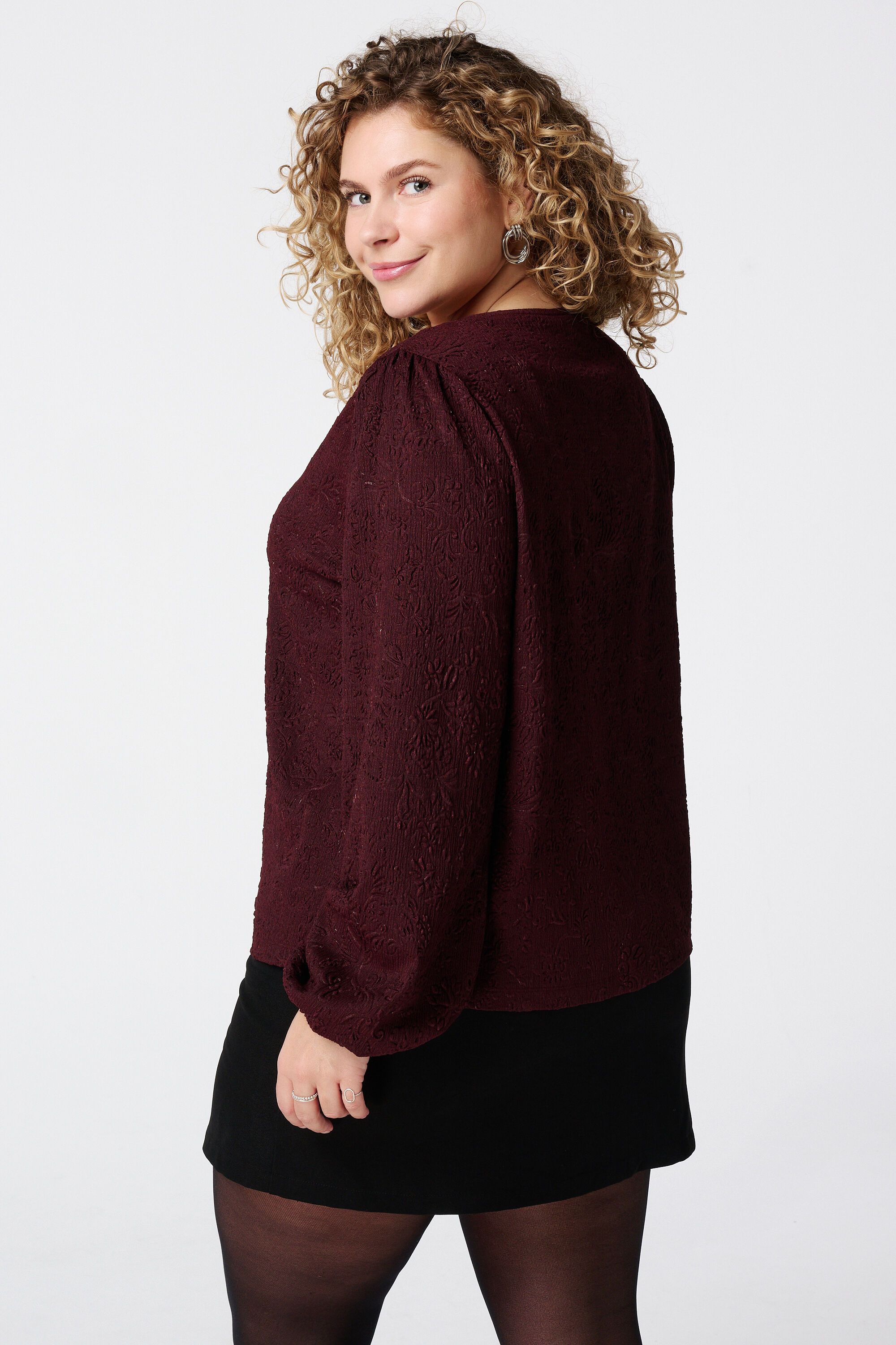 Haut avec d&eacute;tails en forme de n&oelig;ud image number 3