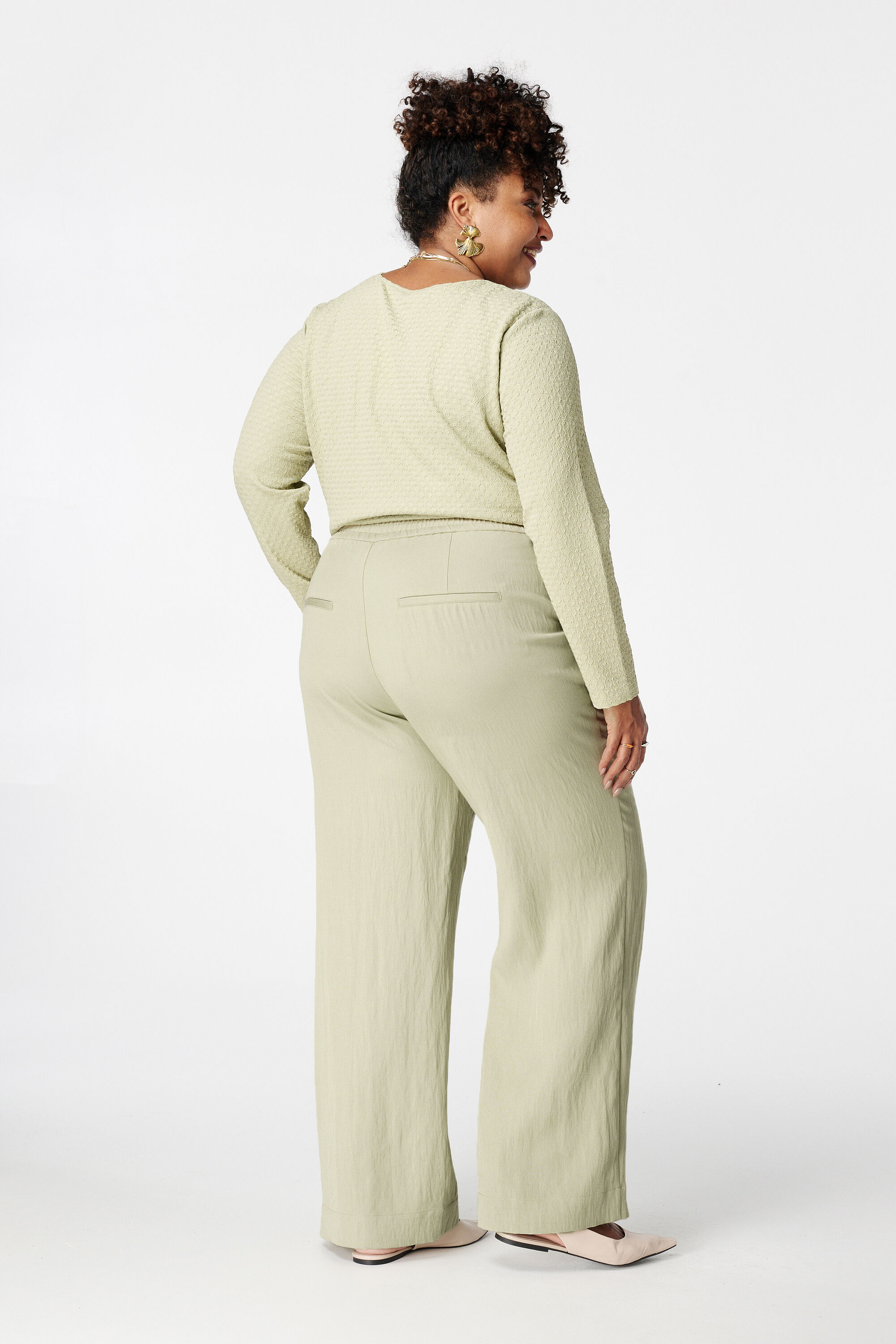 Pantalon large &agrave; ceinture nou&eacute;e image number 3