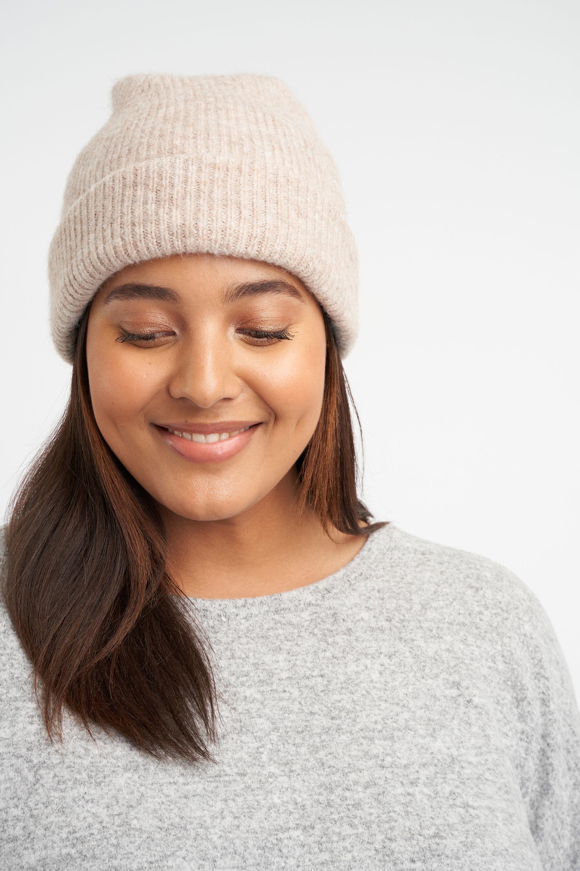 Bonnet tricot&eacute; image number 3