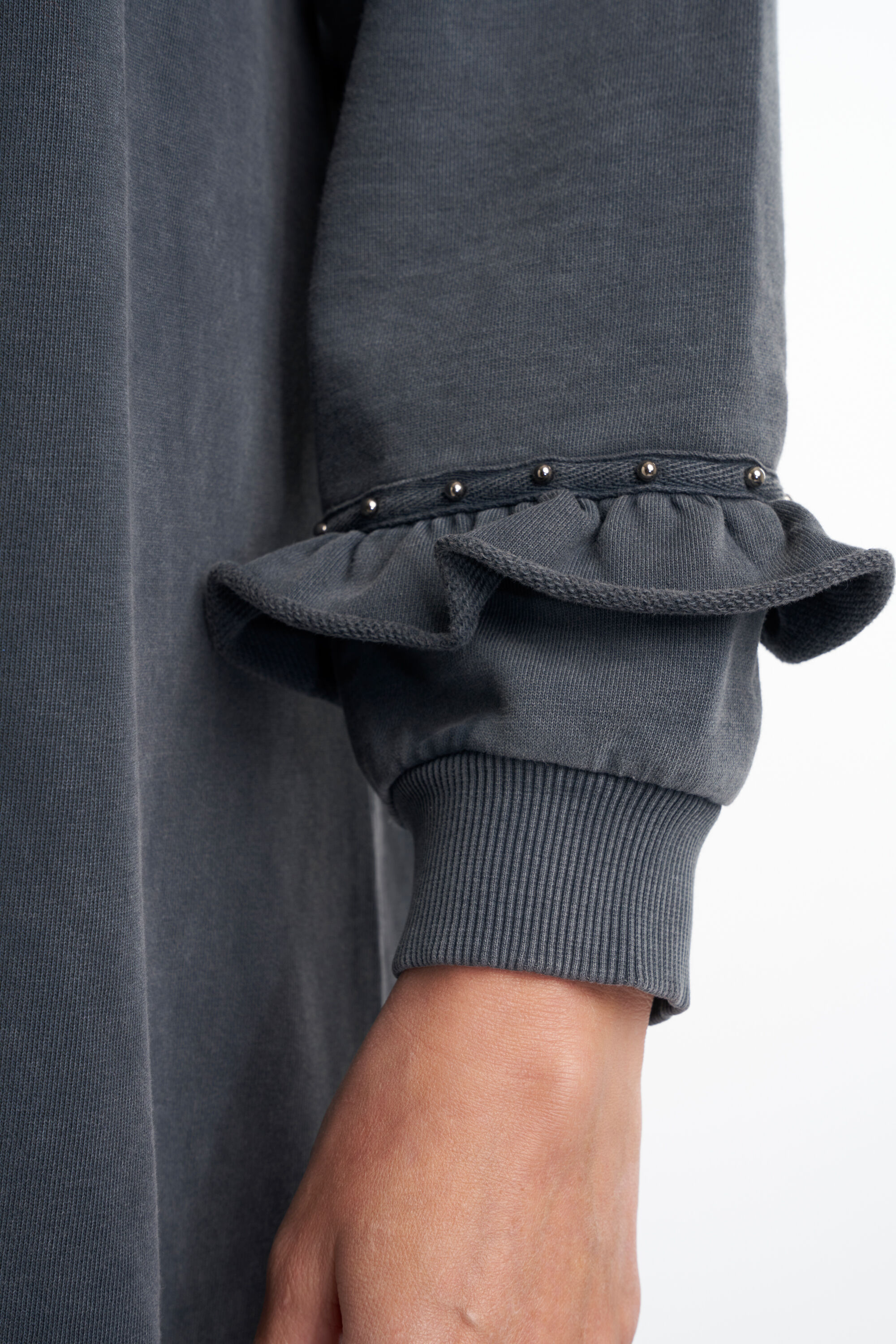 Robe pull avec clous  image number 6