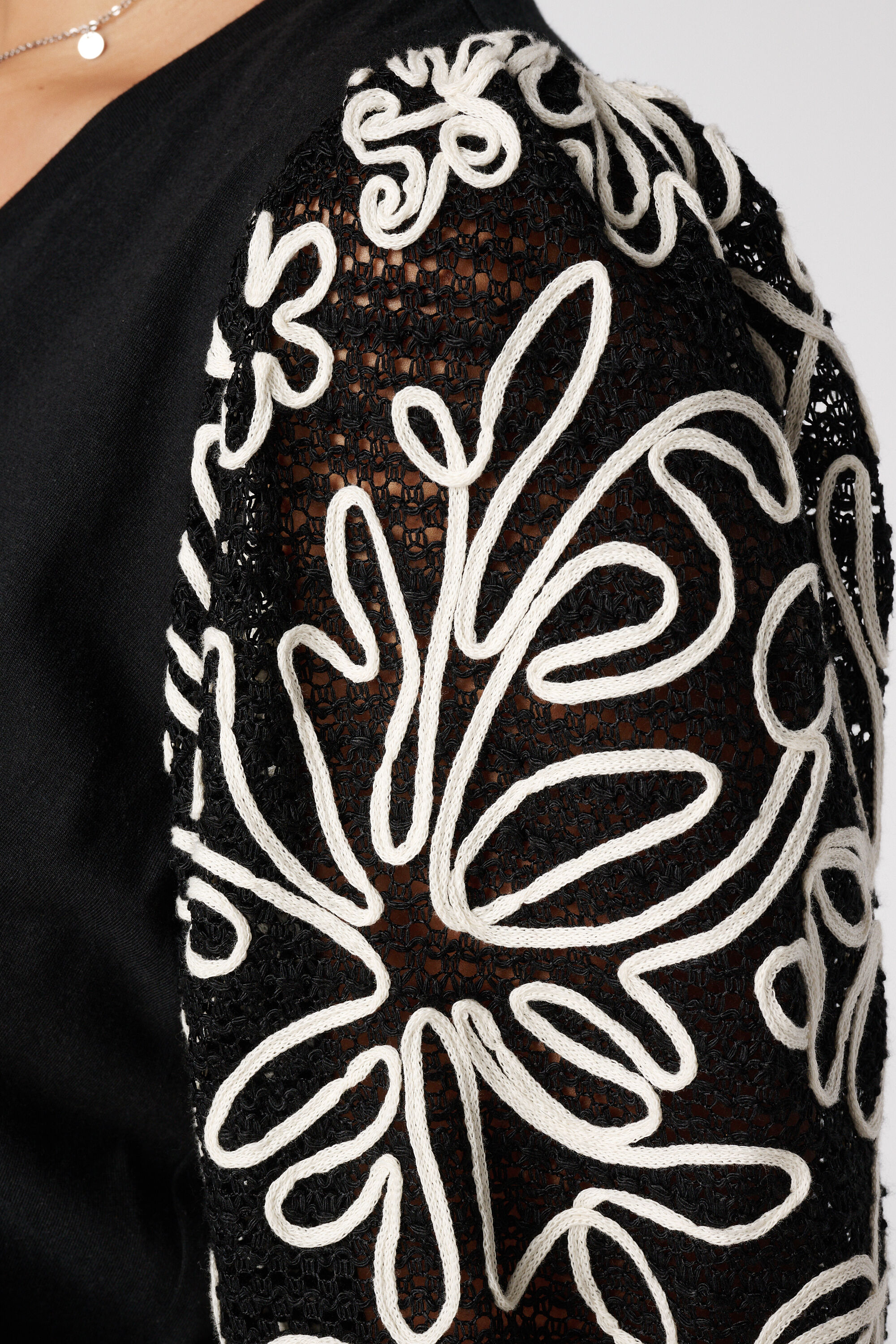 T-shirt &agrave; manches brod&eacute;es image number 6