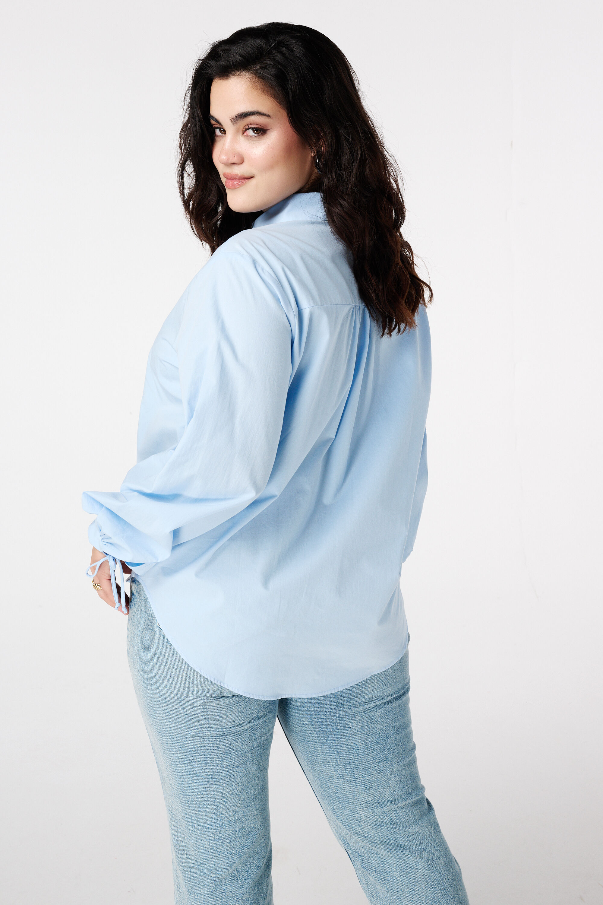 Blouse avec d&eacute;tails &agrave; cordon image number 3