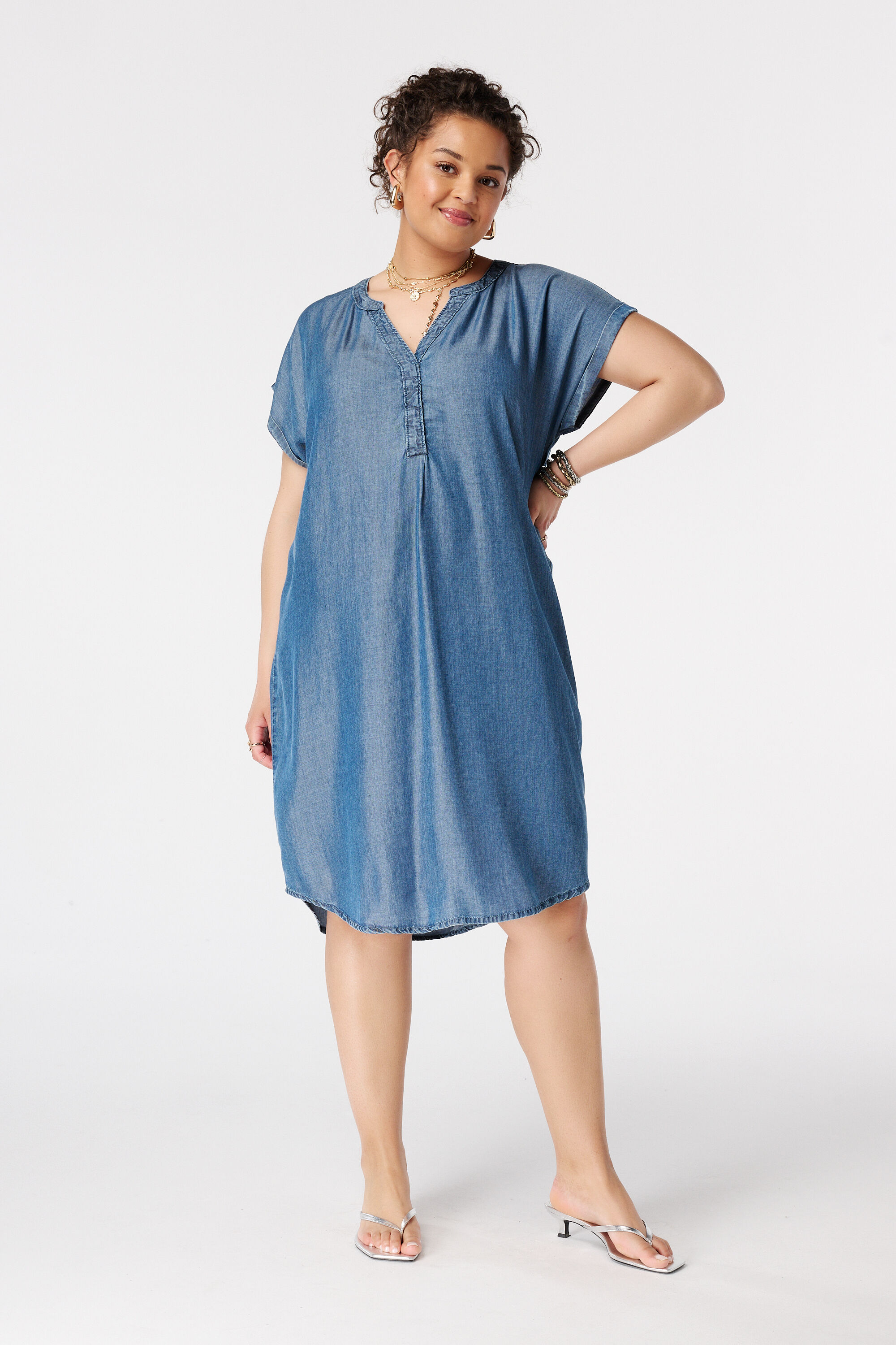 Robe en jean avec col en V