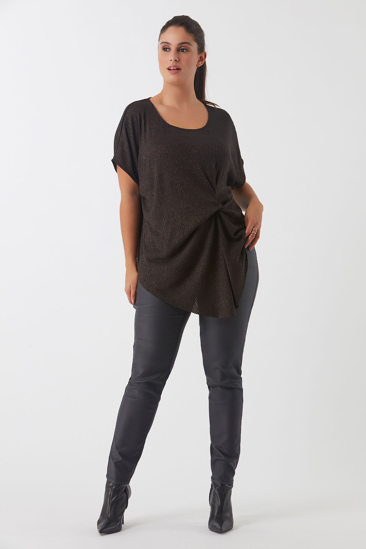 Pantalon slim enduit image number 4