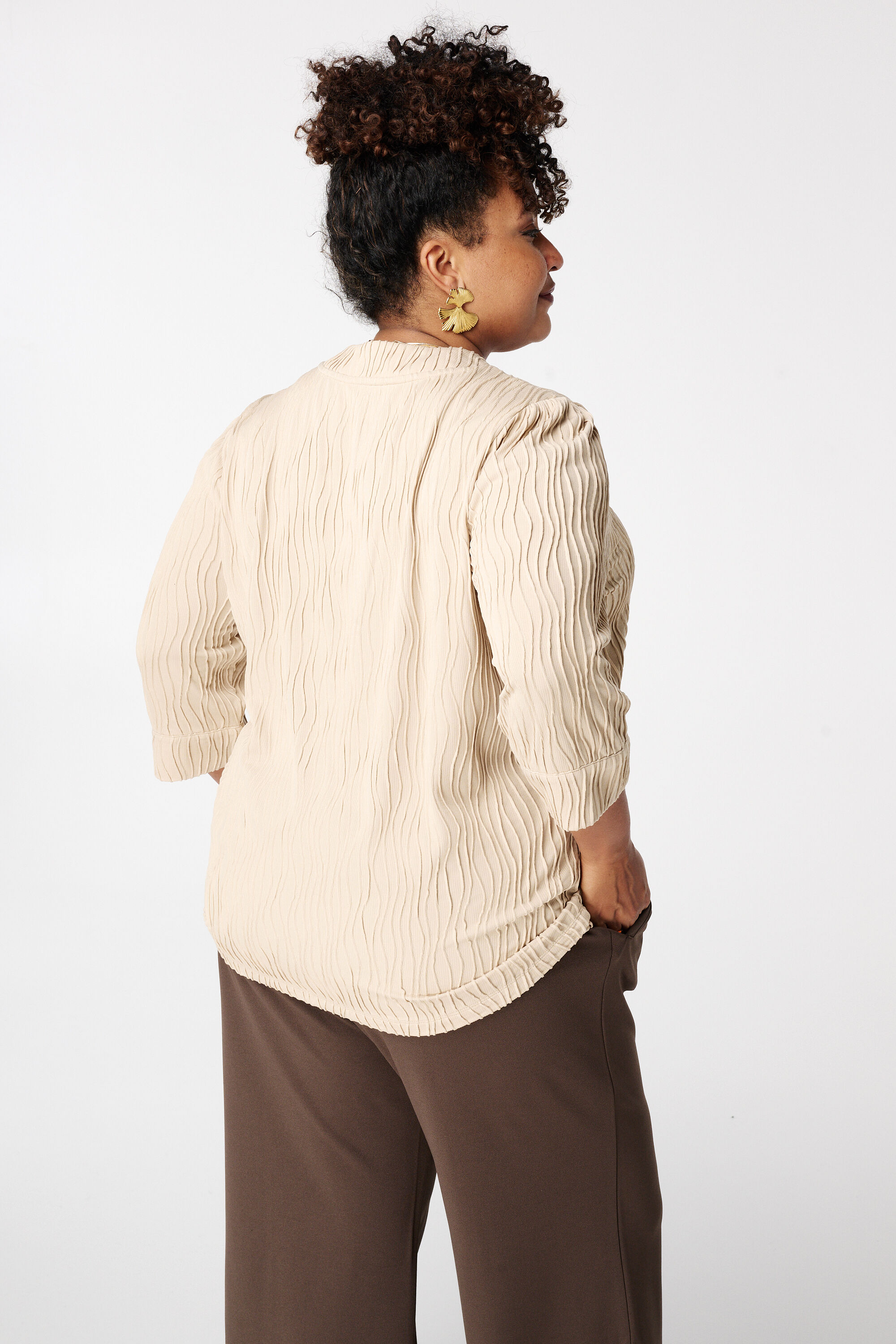 Haut avec structure ondul&eacute;e image number 3