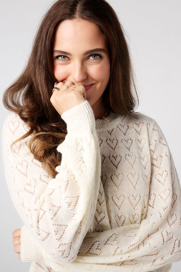 Pull ajouré avec motif cœurs image number 4