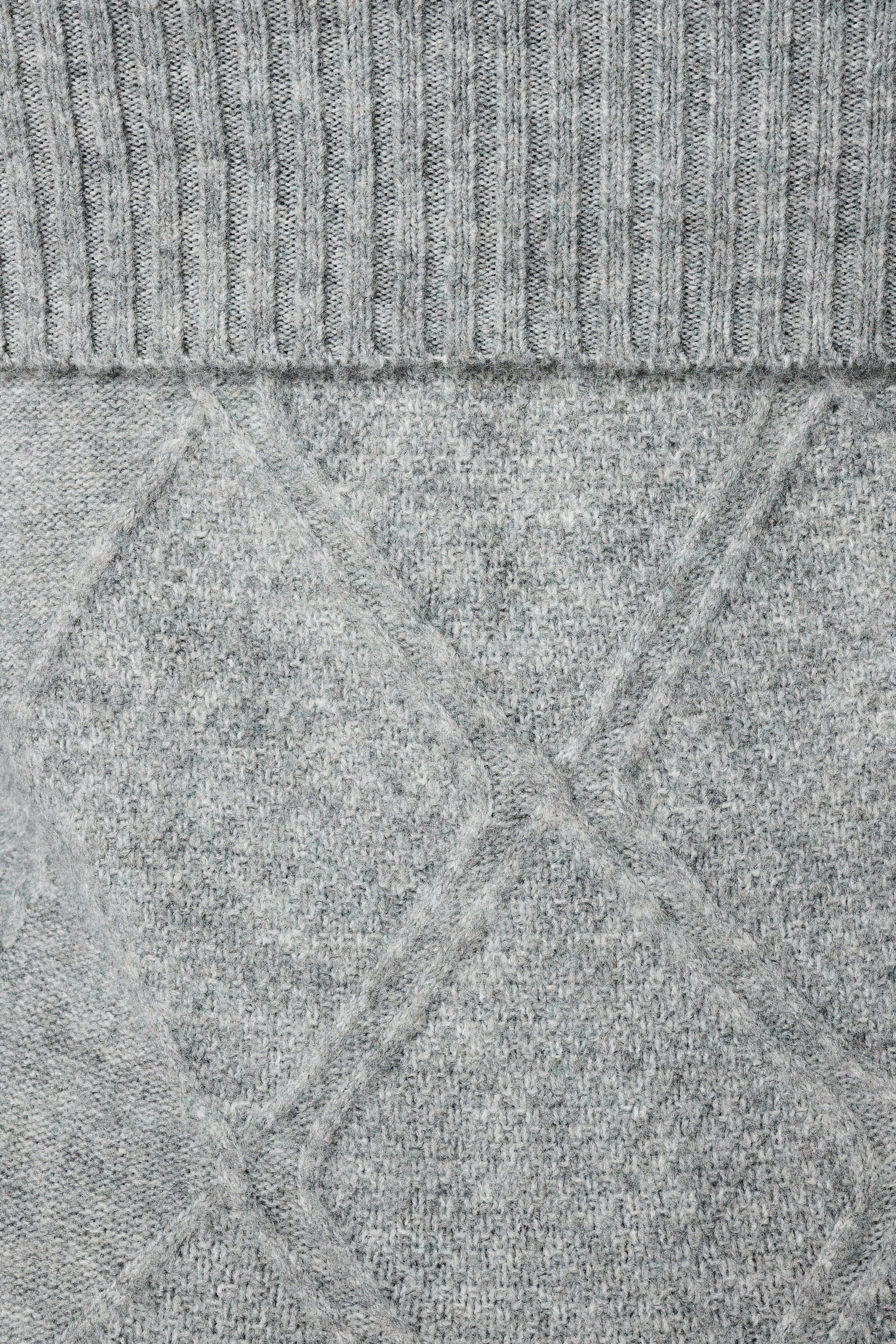 Pull &eacute;paules d&eacute;nud&eacute;es &agrave; motif torsad&eacute; image number 6