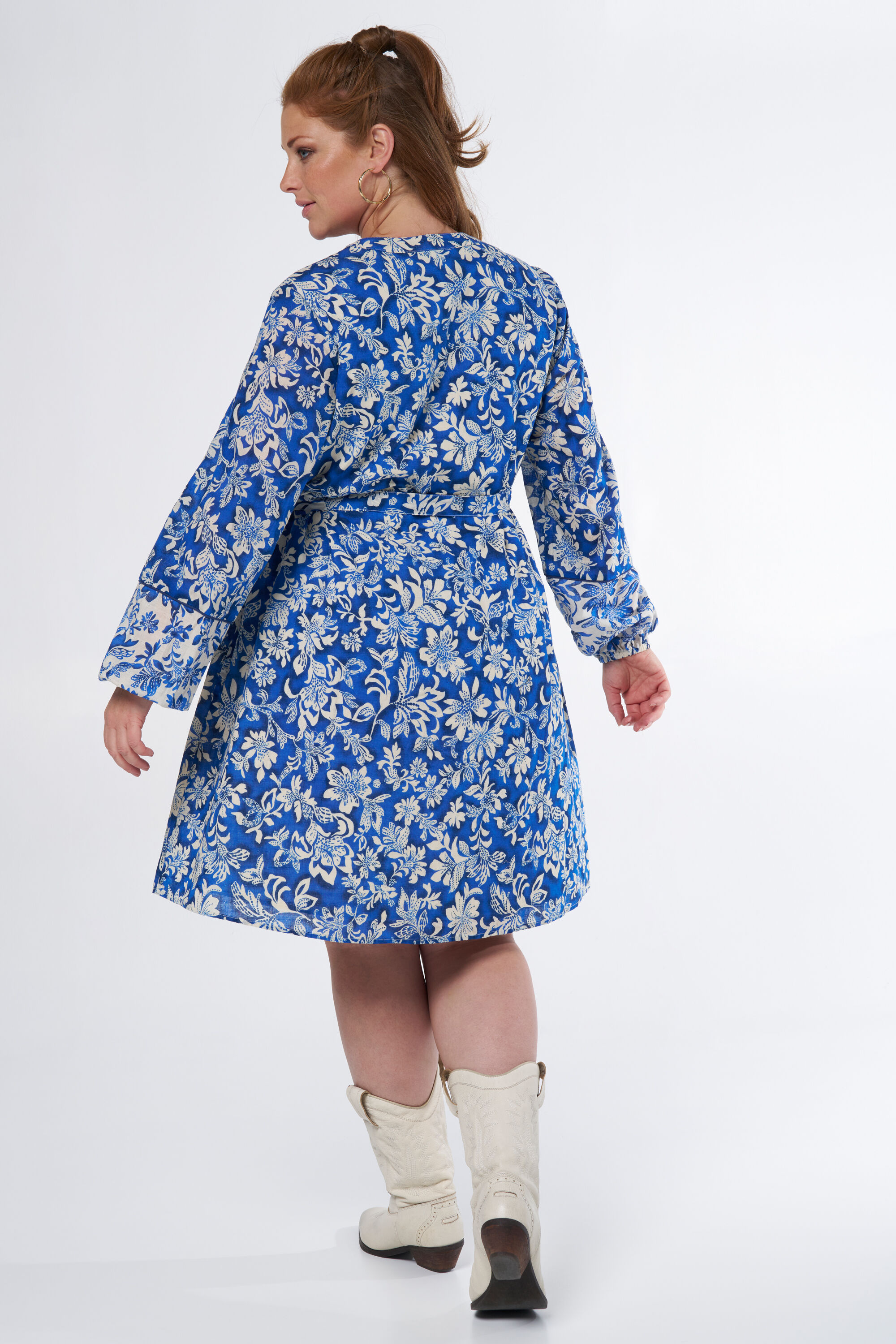 Robe avec imprim&eacute; et ceinture  image number 3