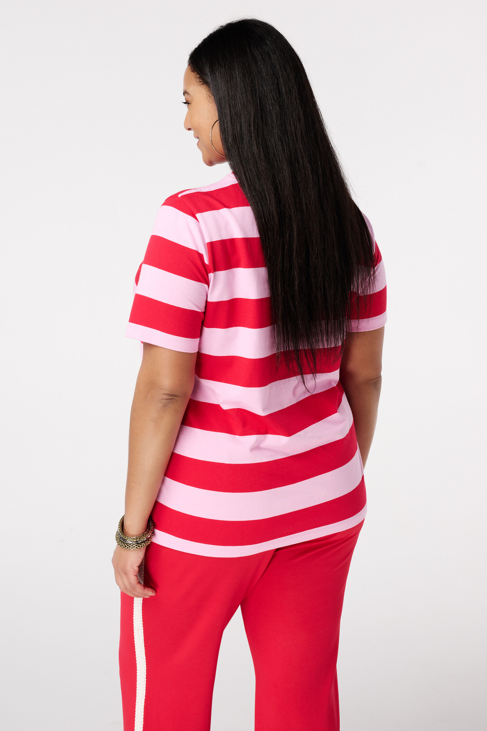 T-shirt ray&eacute; avec texte en dentelle image number 3