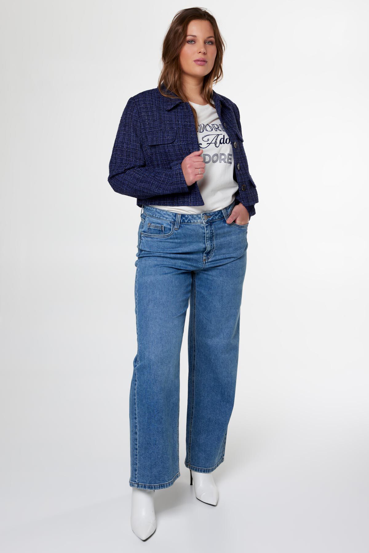 Blazer court avec paillettes image number 6