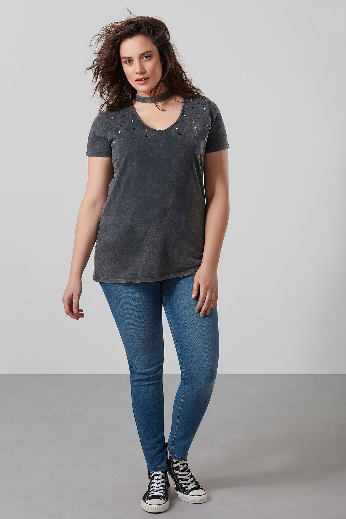 Tee-shirt d&eacute;lav&eacute; &agrave; l&rsquo;acide avec col ras-du-cou image number 3