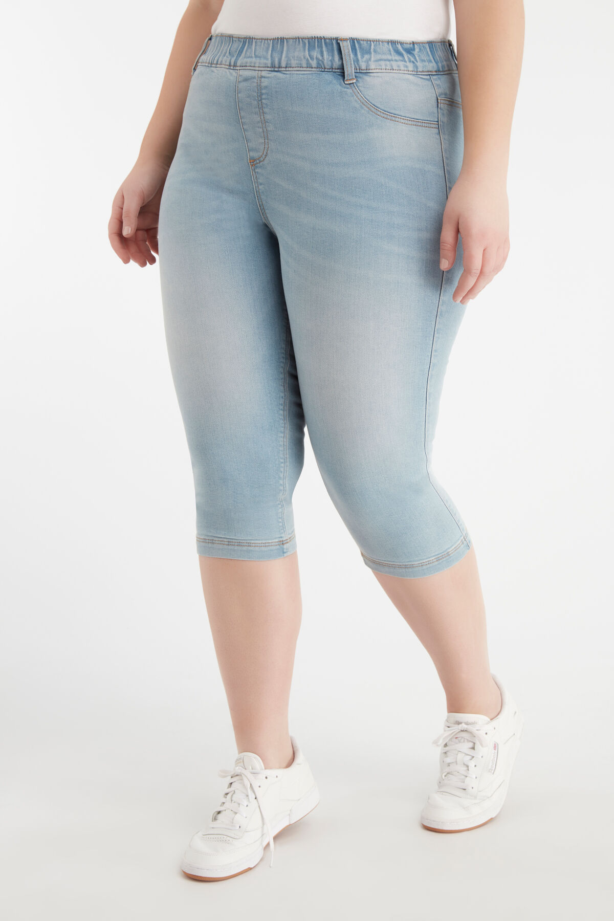 Tregging court POPPY image number 4