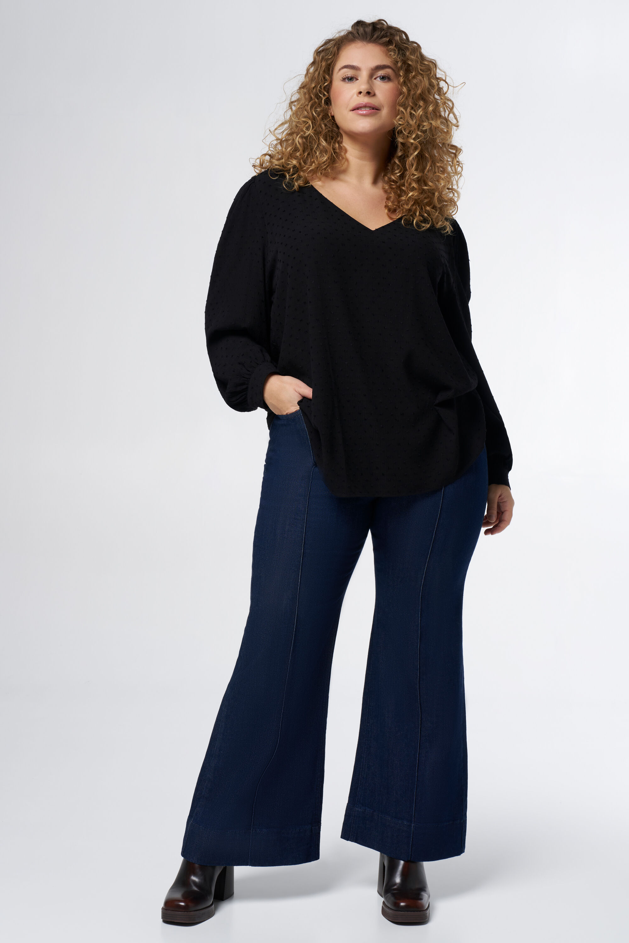 Chemisier avec d&eacute;tails et manches bouffantes image number 5