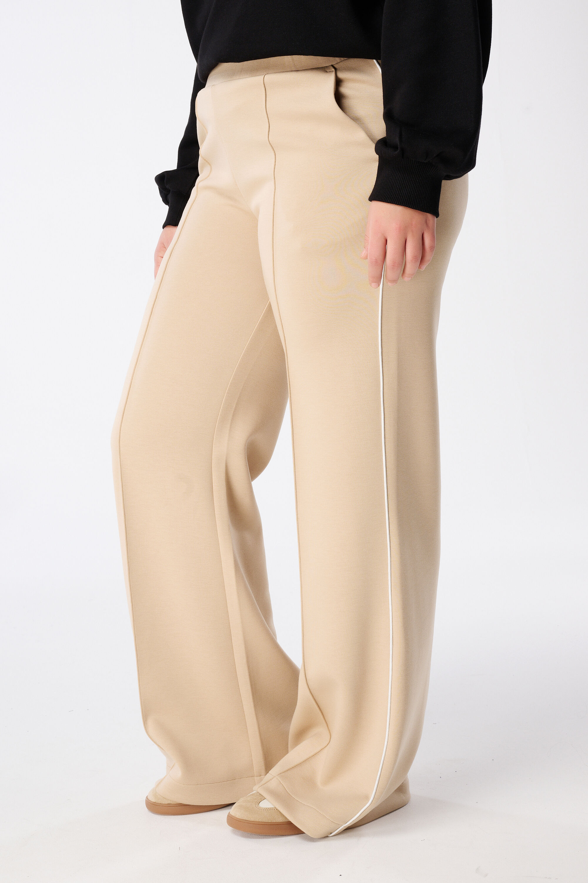 Pantalon de surv&ecirc;tement &agrave; rayures contrast&eacute;es image number 4