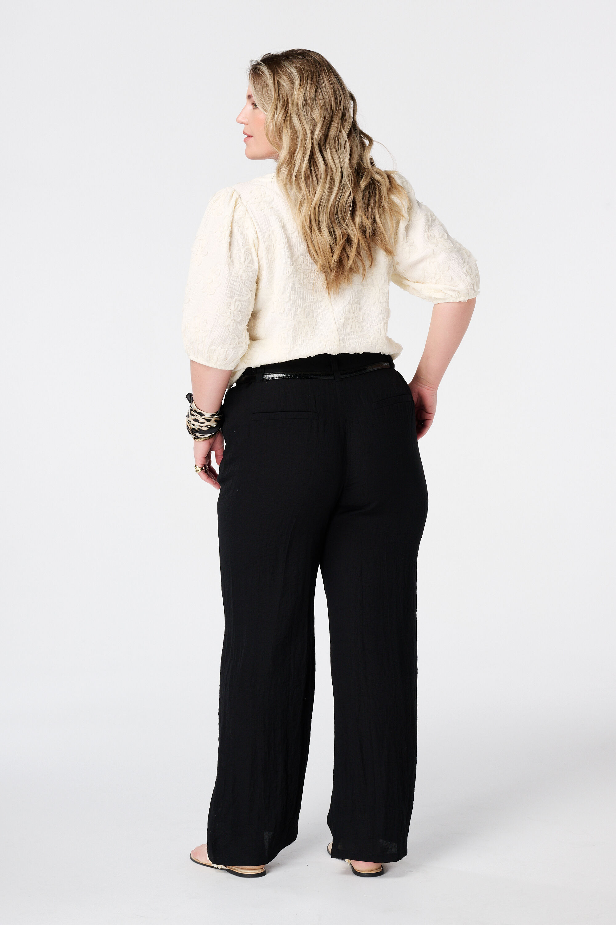 Pantalon en lin avec ceinture image number 3