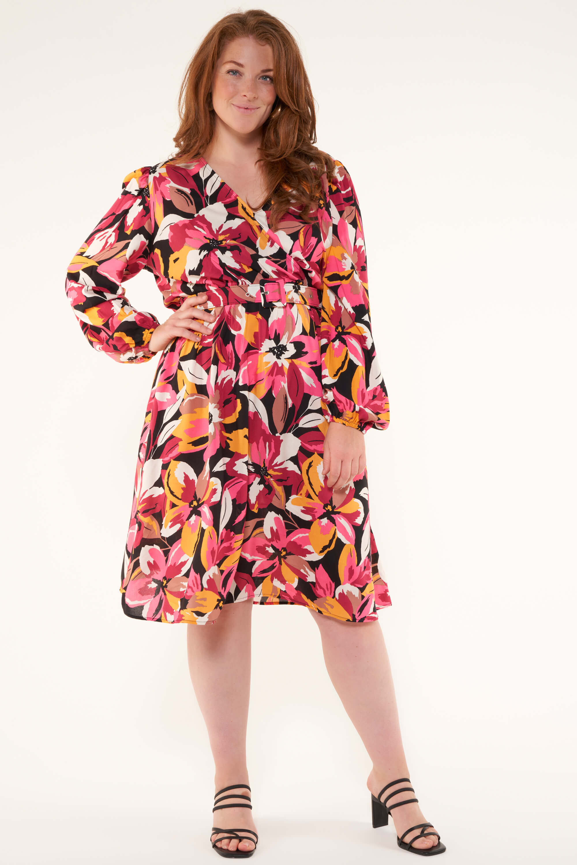 Robe avec une ceinture  image number 5