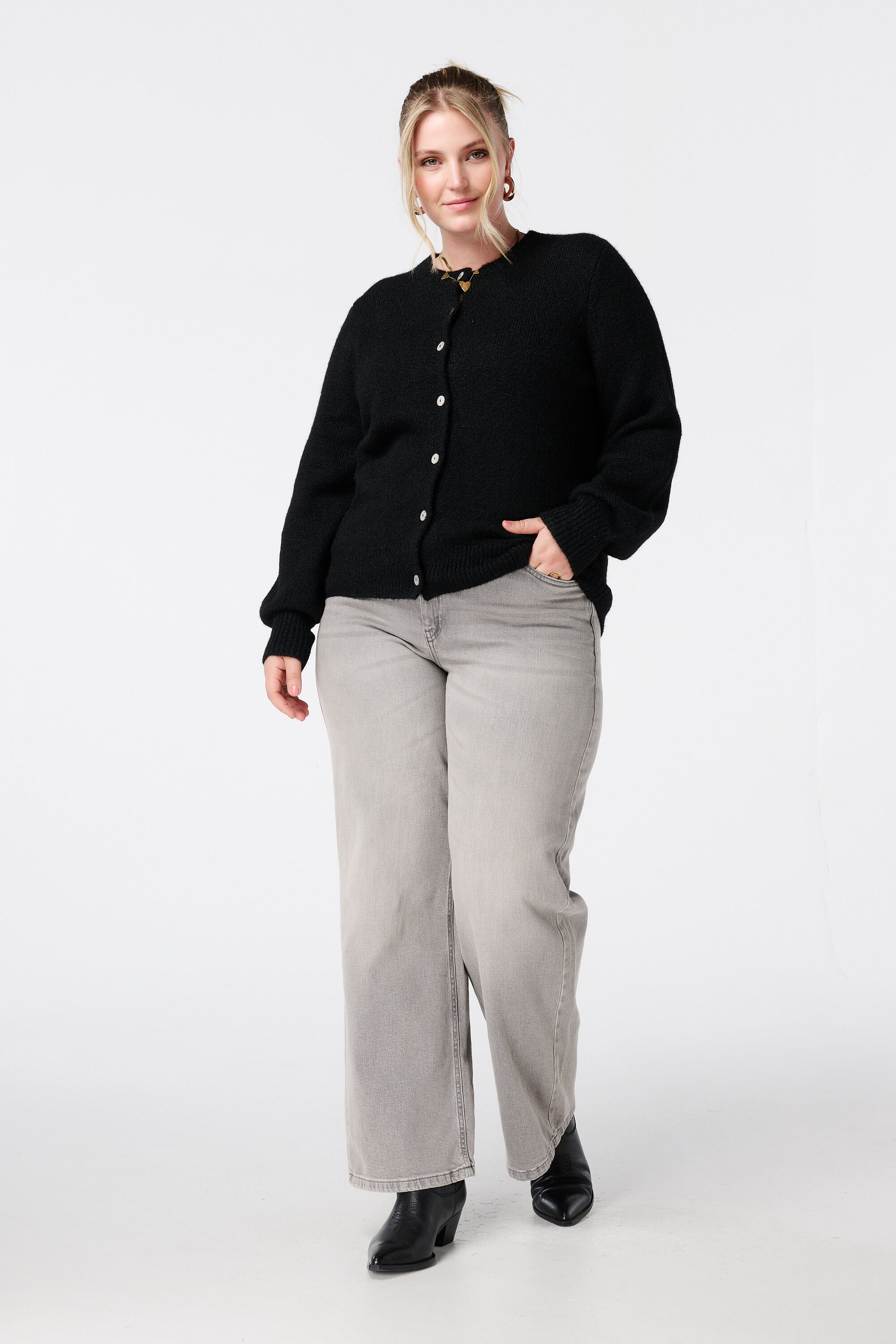 Cardigan en maille fine avec fermeture &agrave; boutons image number 5