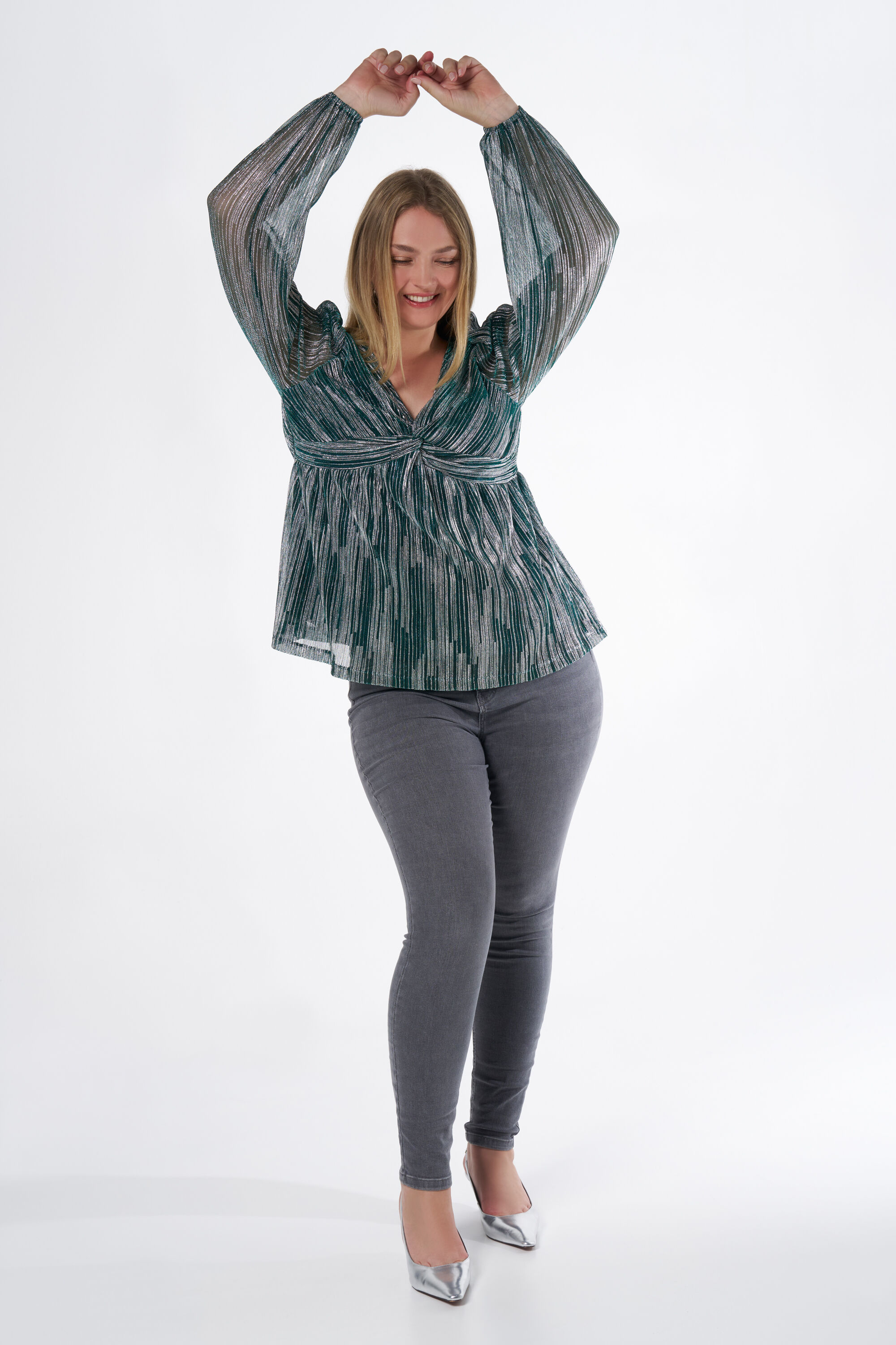 Top m&eacute;tallique avec d&eacute;tails torsad&eacute;s image number 5