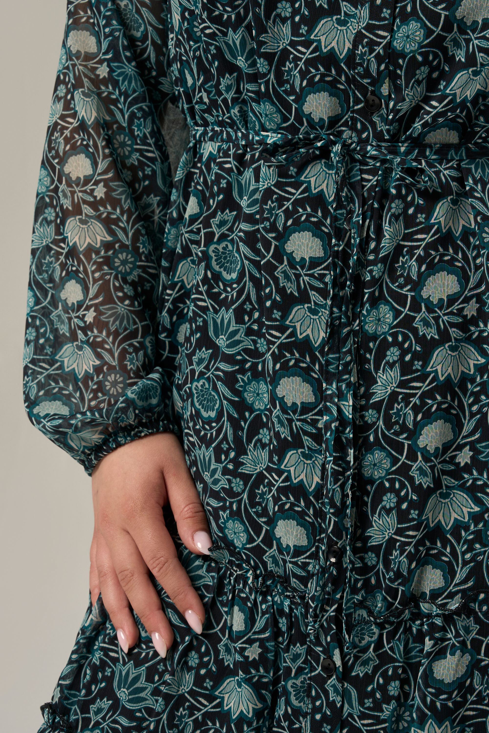 Robe &agrave; boutons traversants avec ceinture image number 4