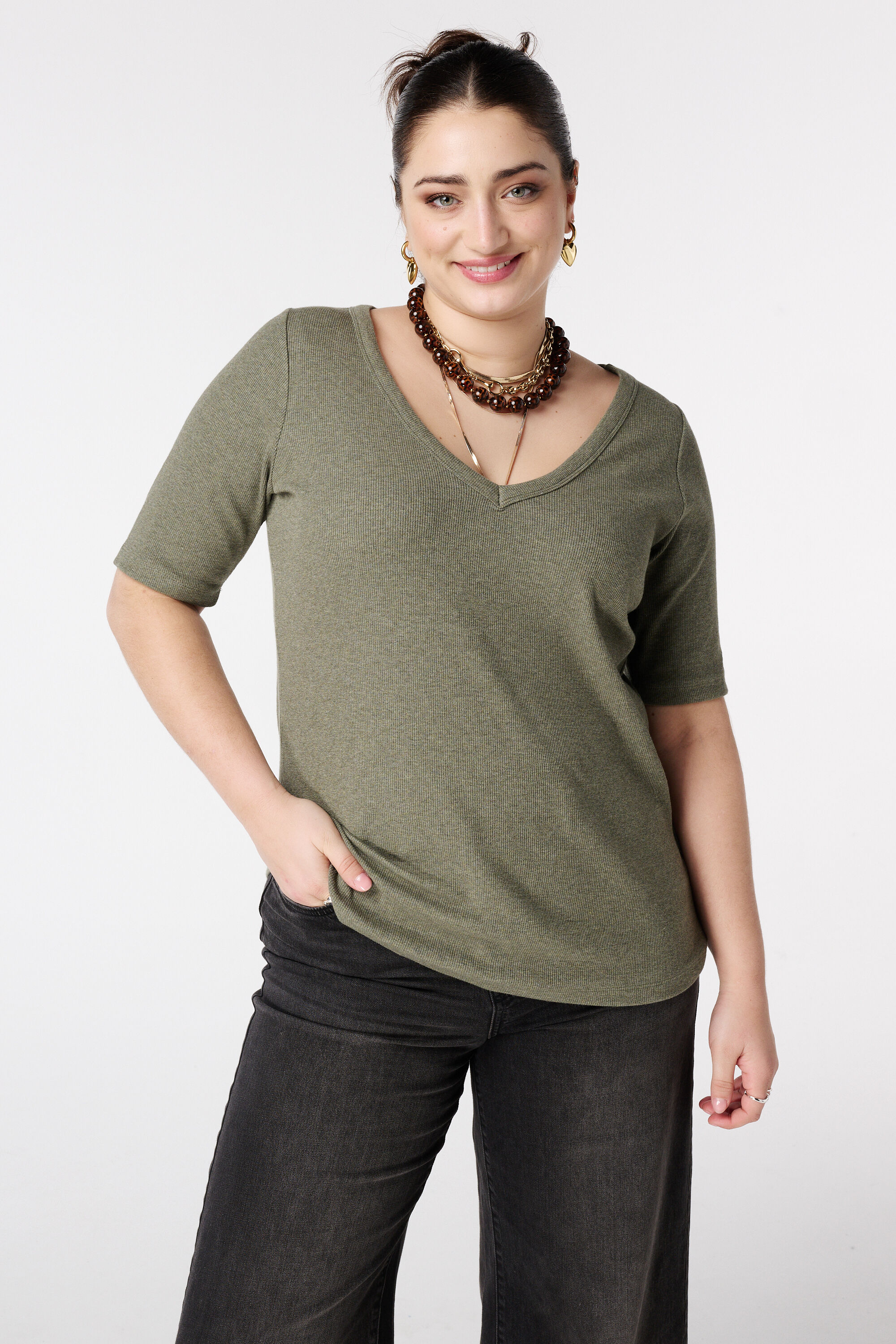 Top en maille c&ocirc;tel&eacute;e avec col en V